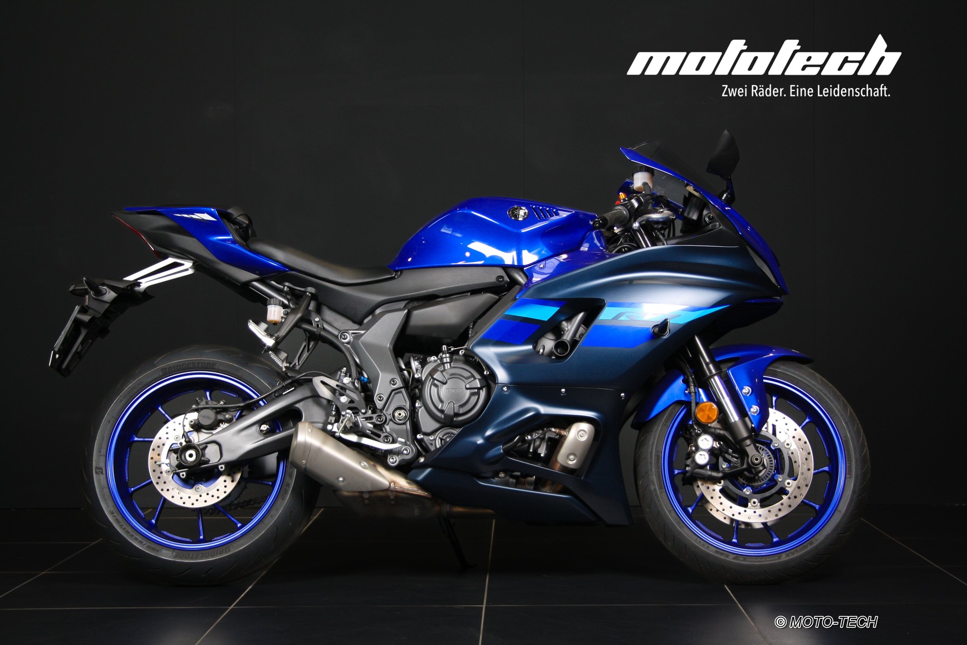 YAMAHA YZF-R7-showroom-element-1