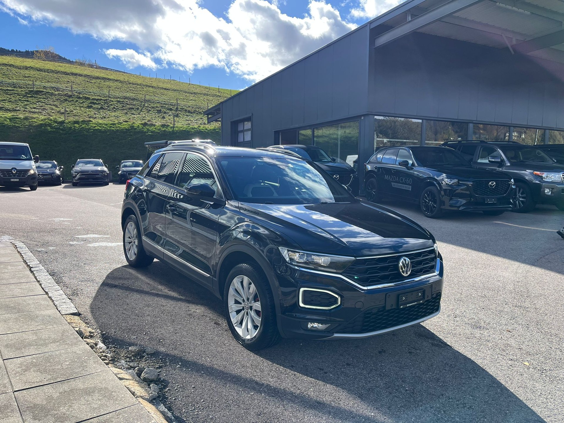 VW T-Roc 2.0 TSI Sport DSG 4Motion-image-2