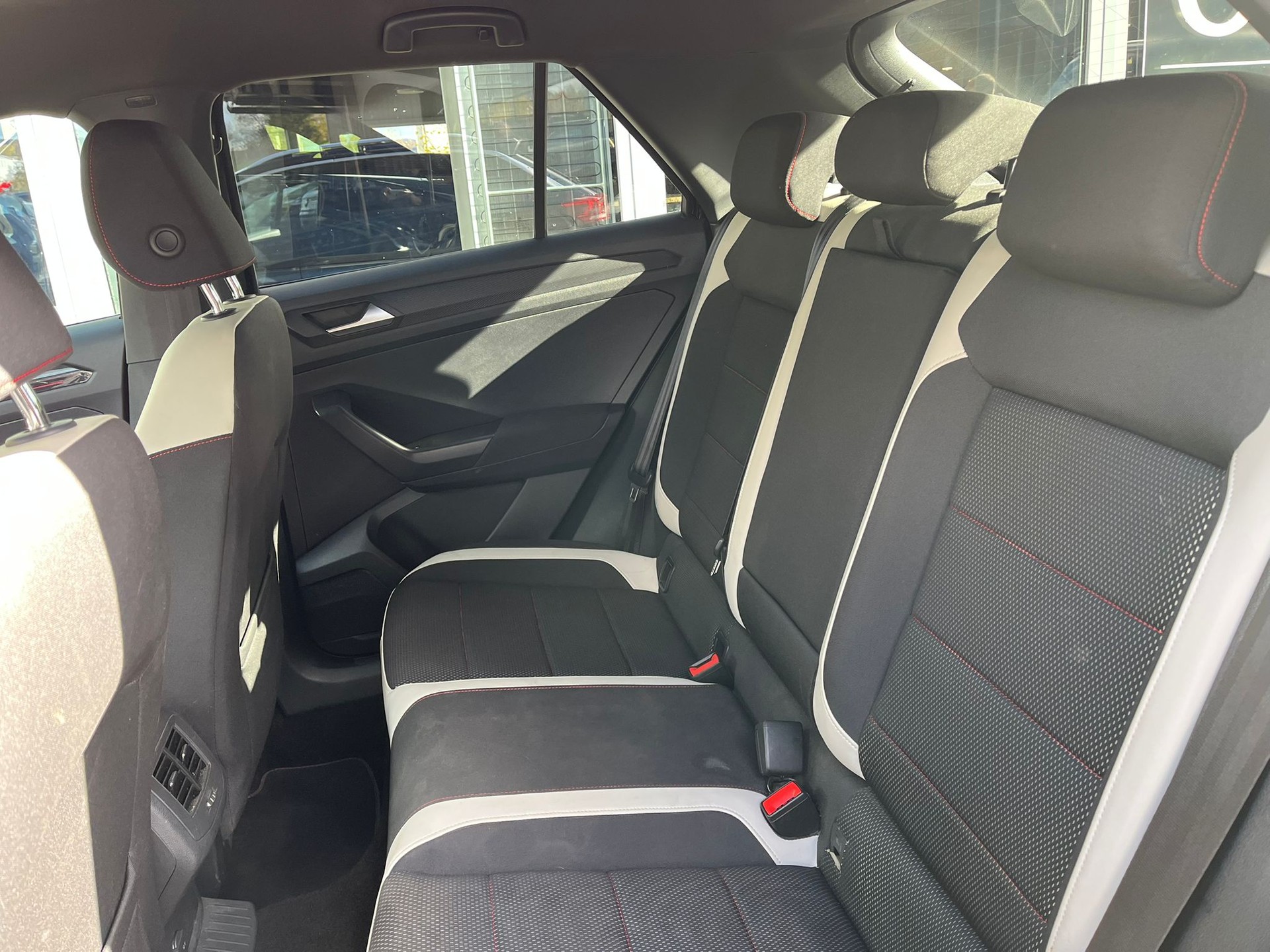 VW T-Roc 2.0 TSI Sport DSG 4Motion-image-9