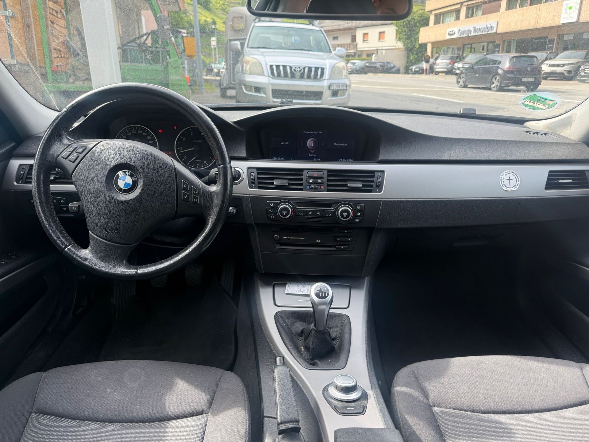 BMW 320i Touring Access-image-9