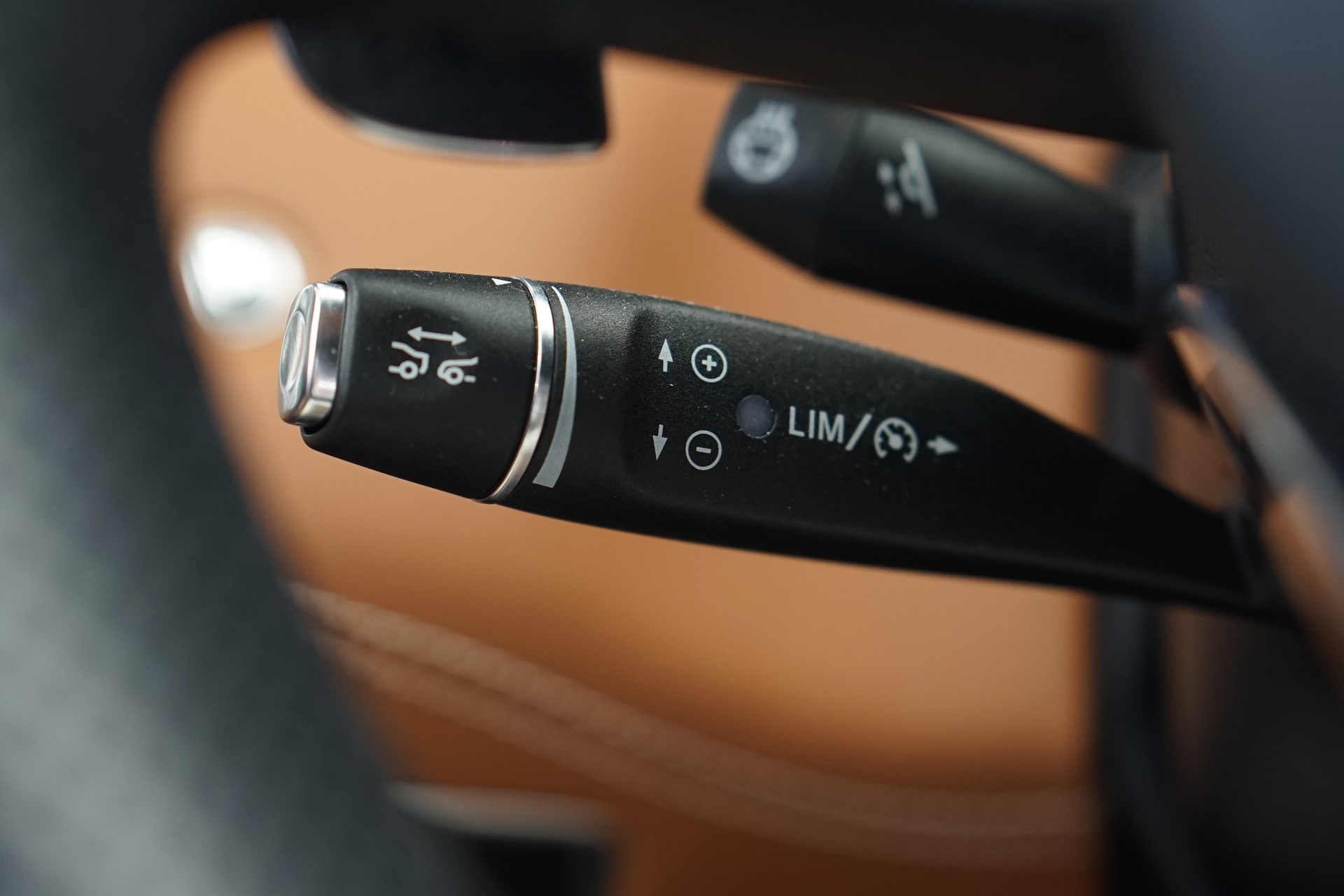 MERCEDES-BENZ S 63 AMG Cabriolet 4Matic Speedshift MCT *CH-Fahrzeug* *Designo Mokkaschwarz* *Swarowski*-image-40