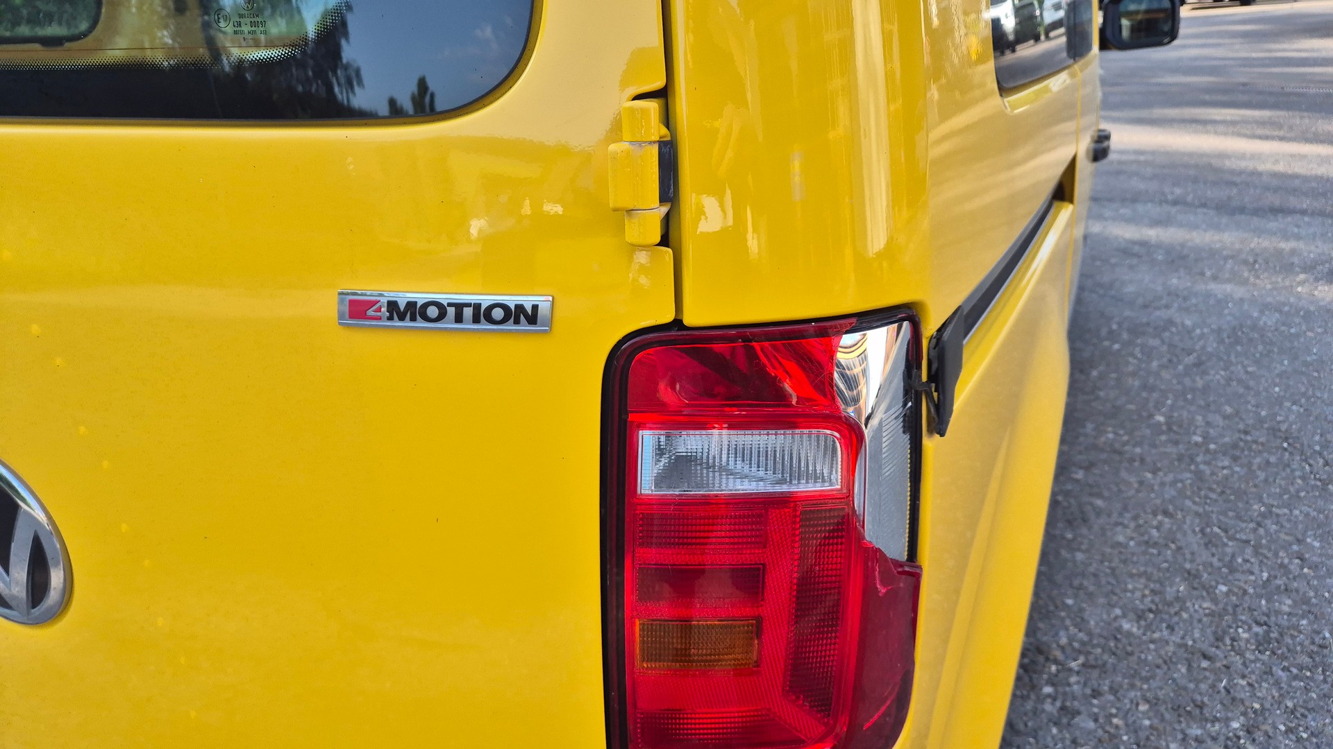 VW Caddy 2.0TDI 4Motion BlueMotion Technology-image-4