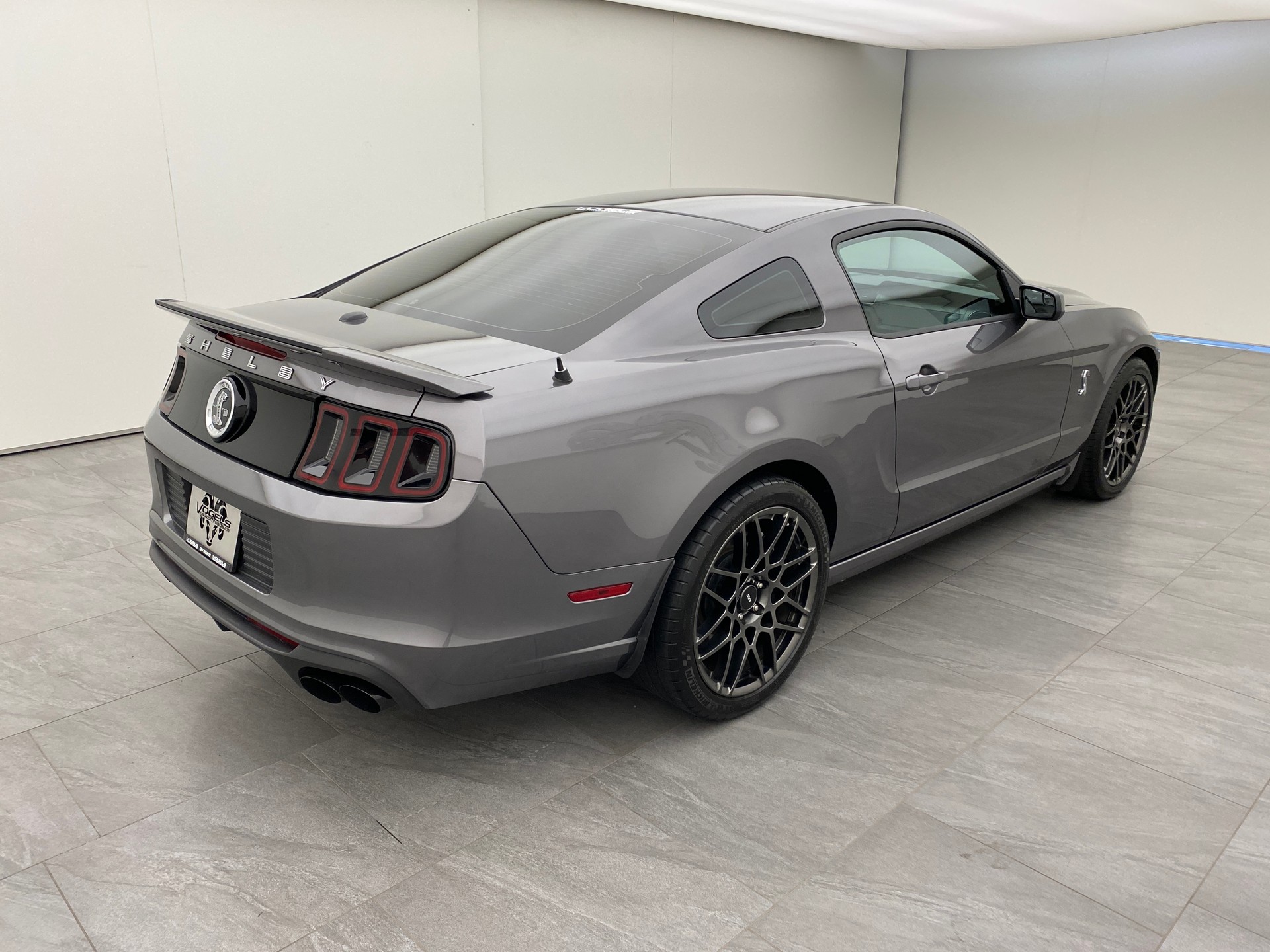 FORD Mustang 5.8 Shelby GT500-showroom-element-3