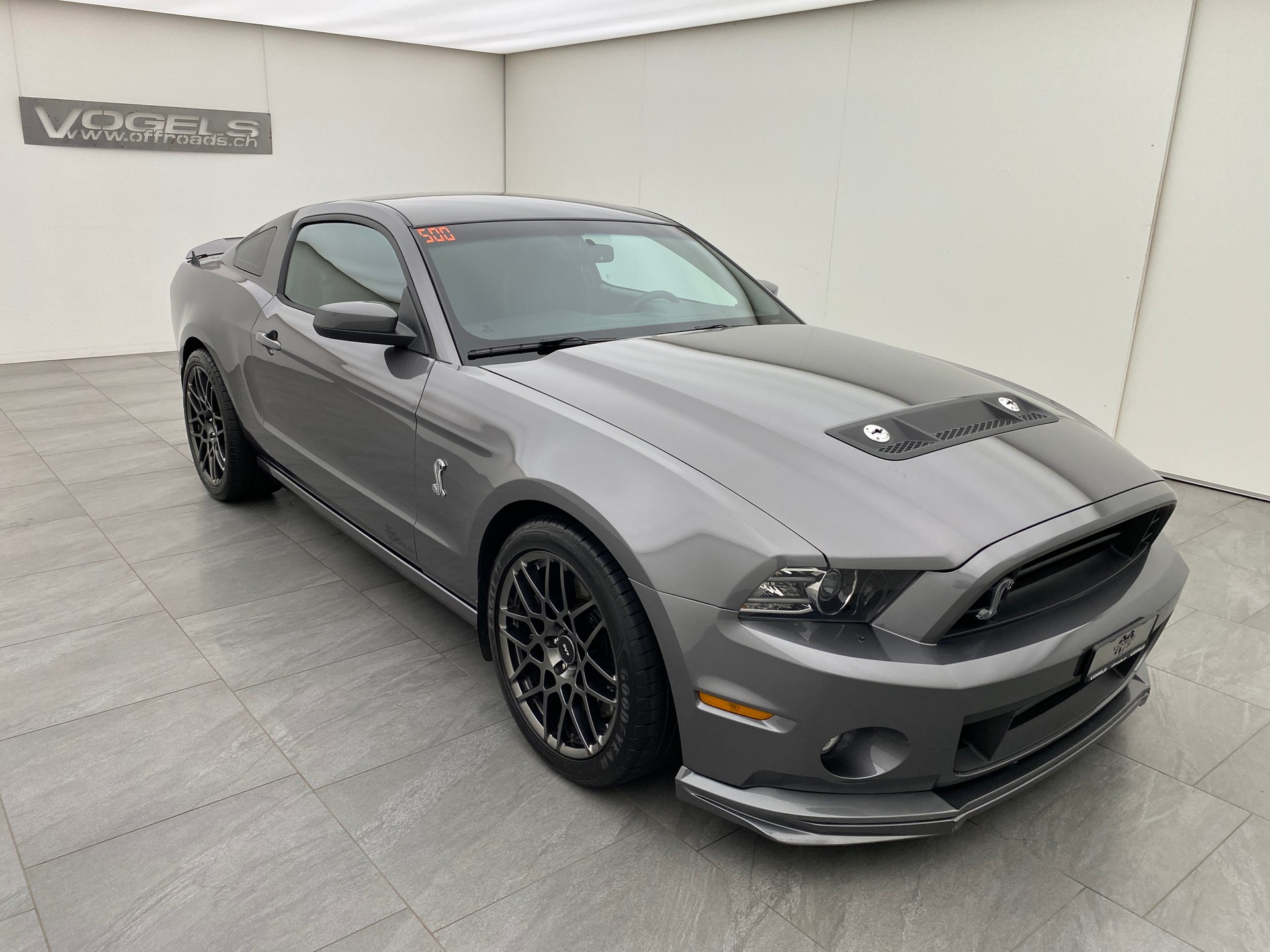 FORD Mustang 5.8 Shelby GT500-showroom-element-2