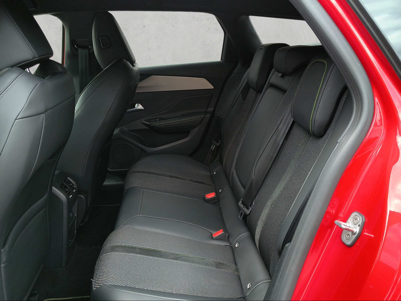 PEUGEOT 308 SW 1.2 Hybrid GT-image-8