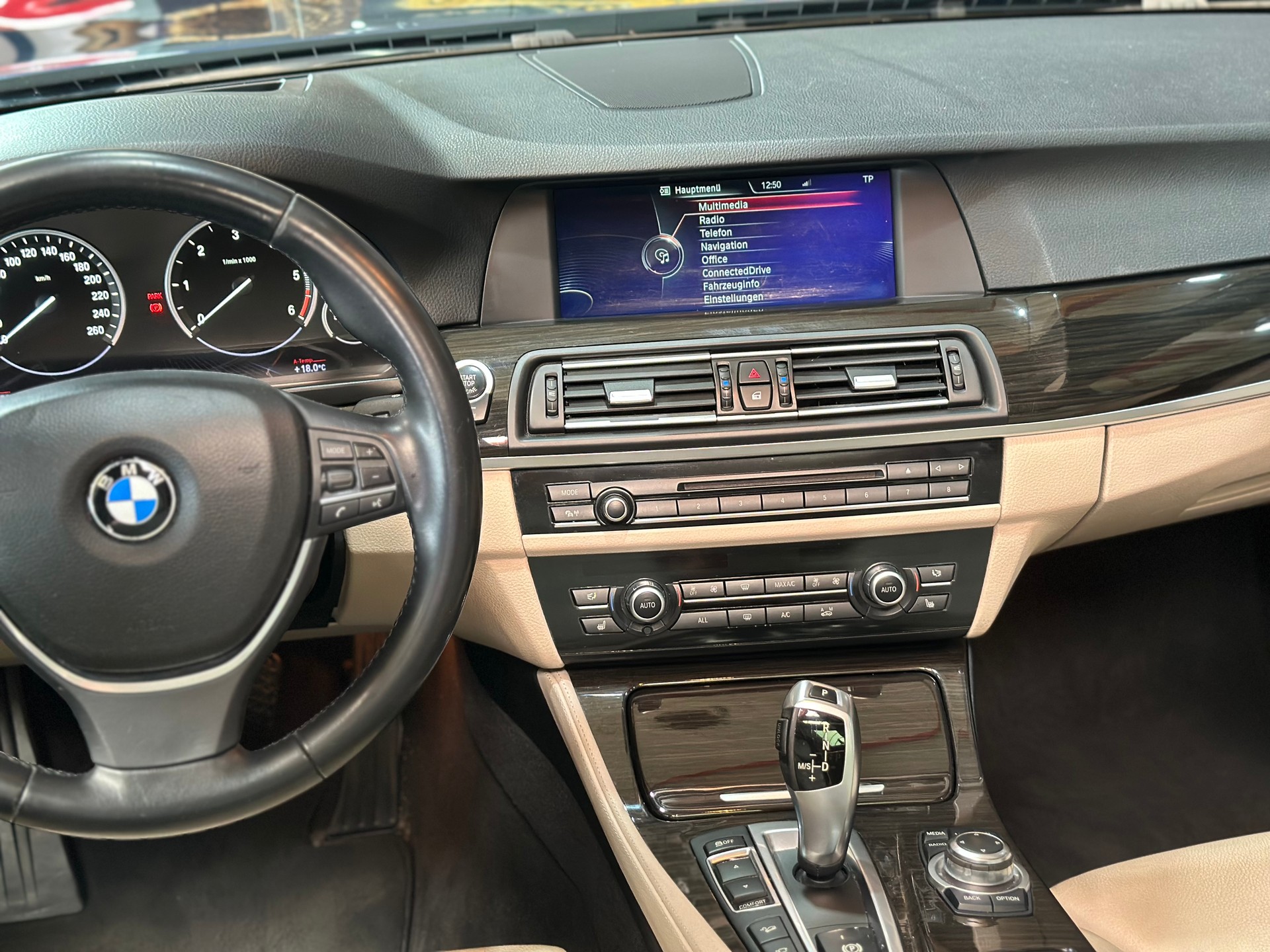 BMW 535d xDrive Touring Steptronic-image-19