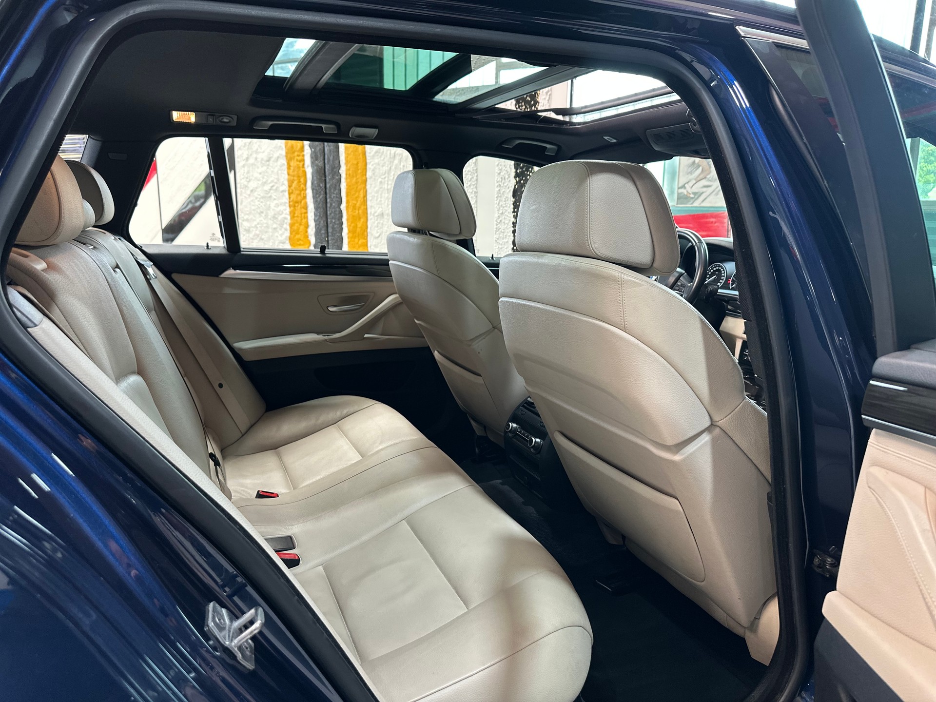BMW 535d xDrive Touring Steptronic-image-13