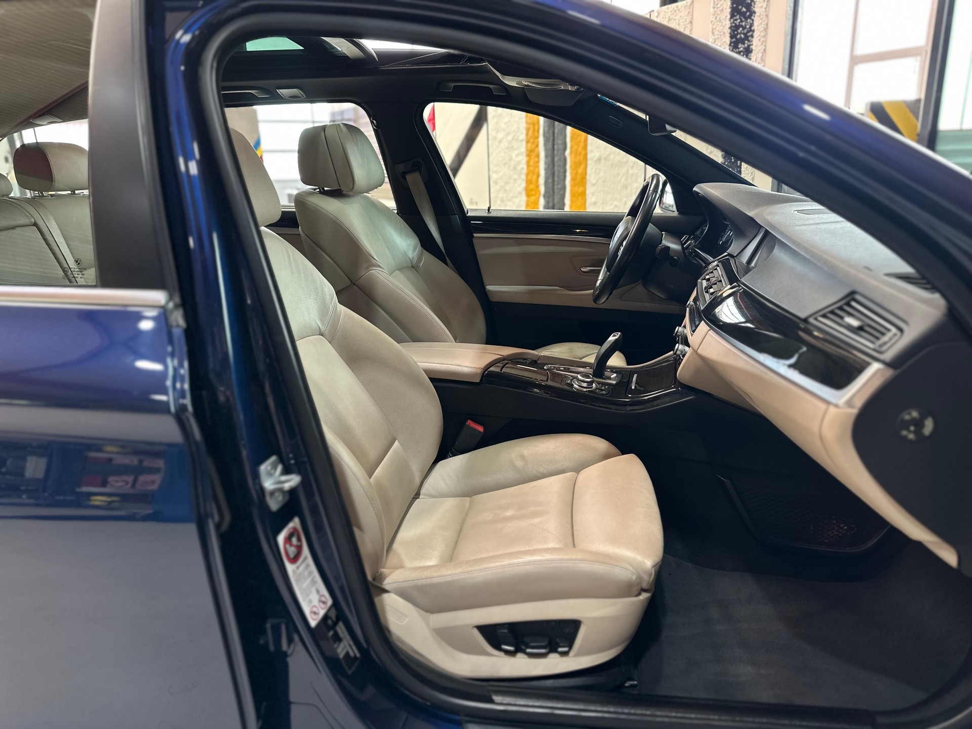 BMW 535d xDrive Touring Steptronic-image-11