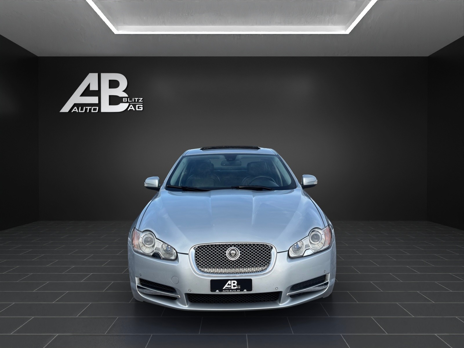 JAGUAR XF 3.0 V6 Luxury-image-0