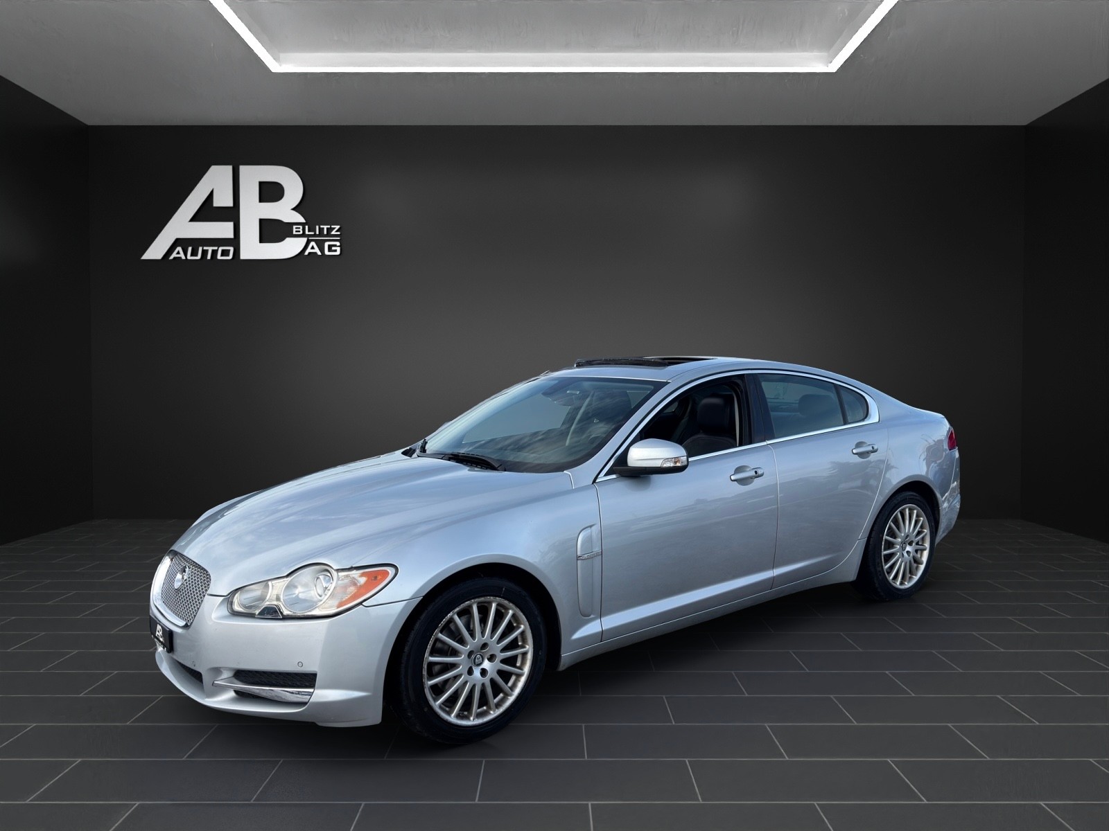 JAGUAR XF 3.0 V6 Luxury-image-1