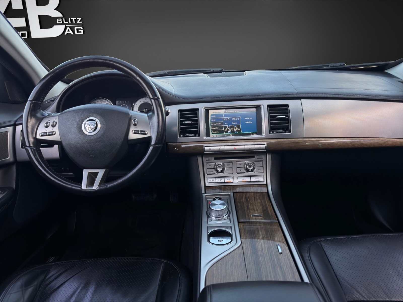 JAGUAR XF 3.0 V6 Luxury-image-10