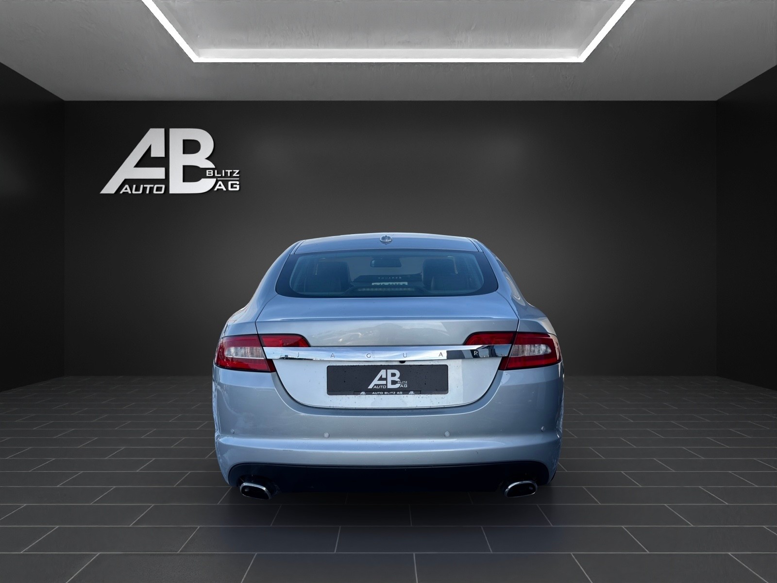 JAGUAR XF 3.0 V6 Luxury-image-3