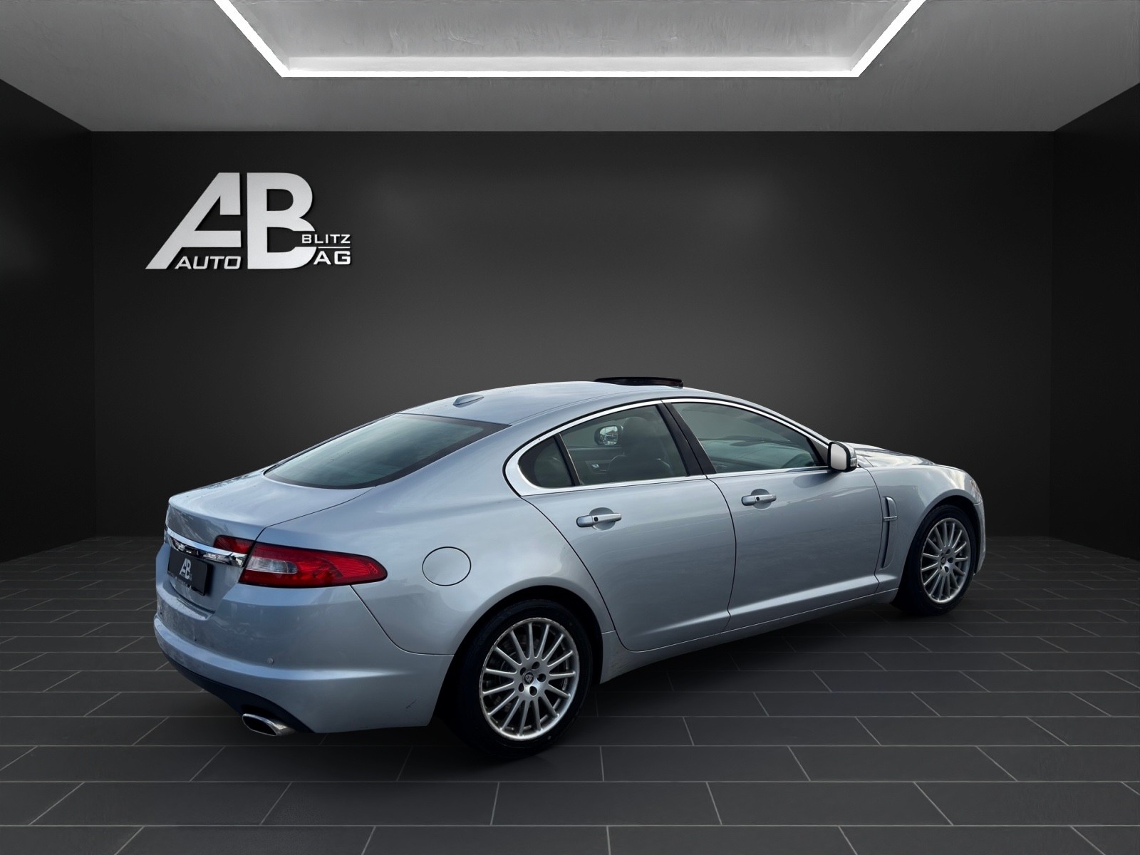 JAGUAR XF 3.0 V6 Luxury-image-4