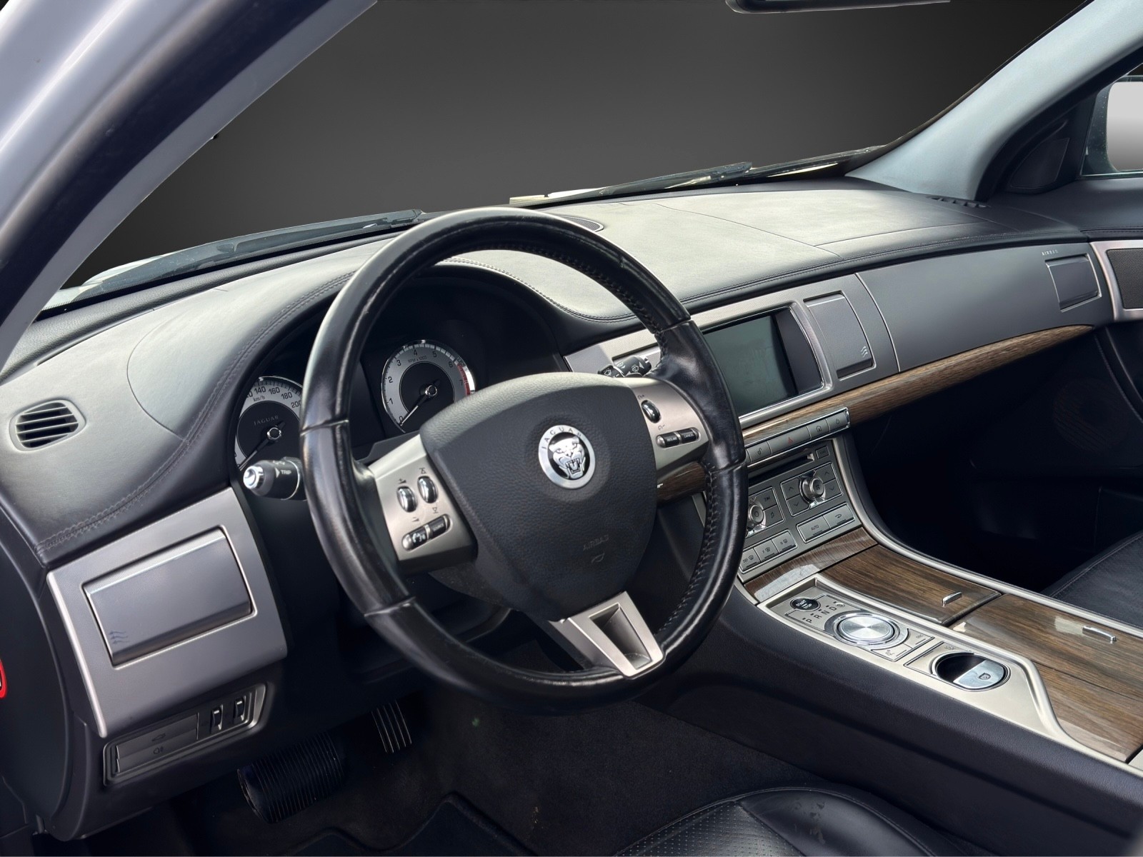 JAGUAR XF 3.0 V6 Luxury-image-7