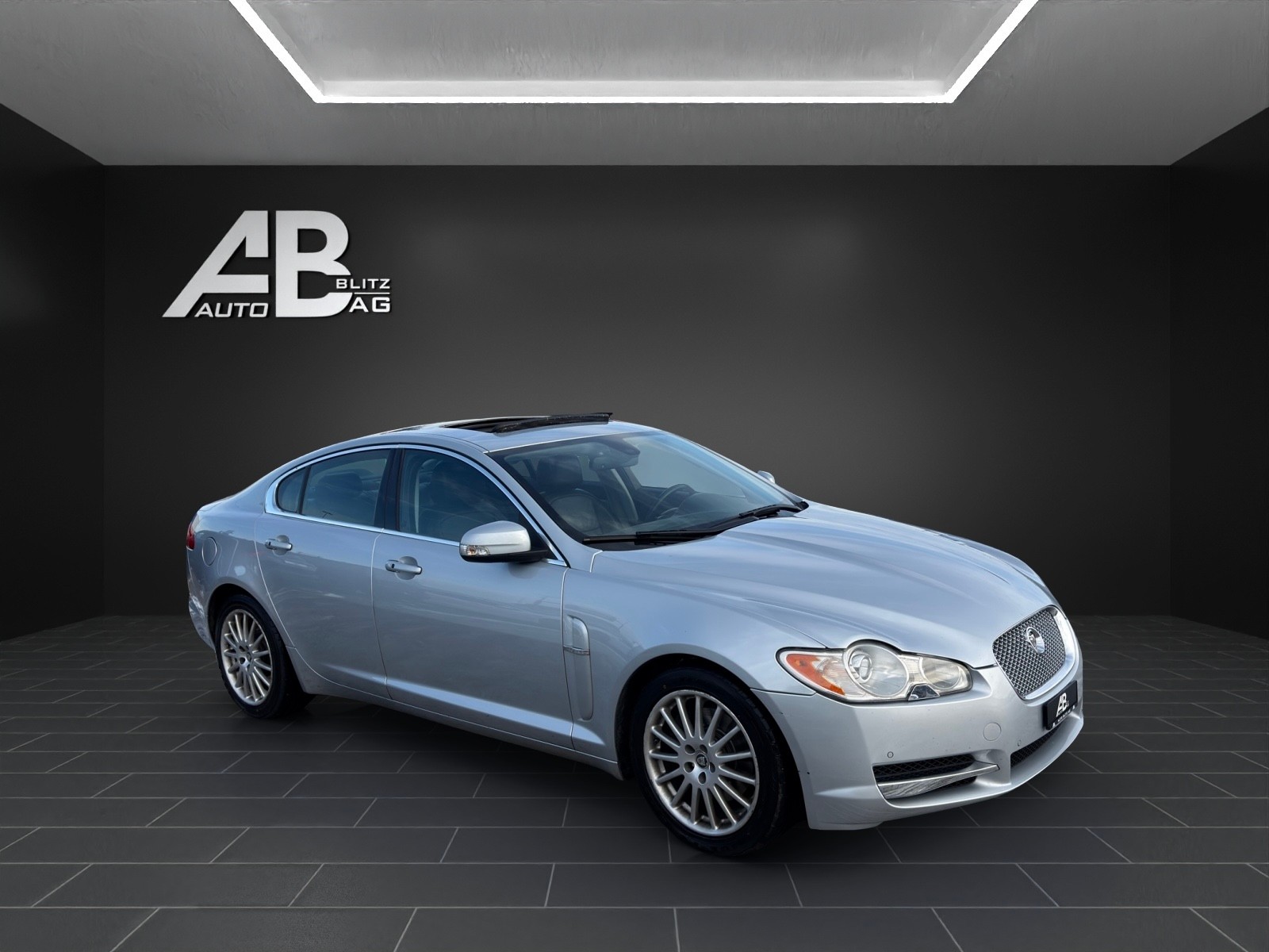 JAGUAR XF 3.0 V6 Luxury-image-5