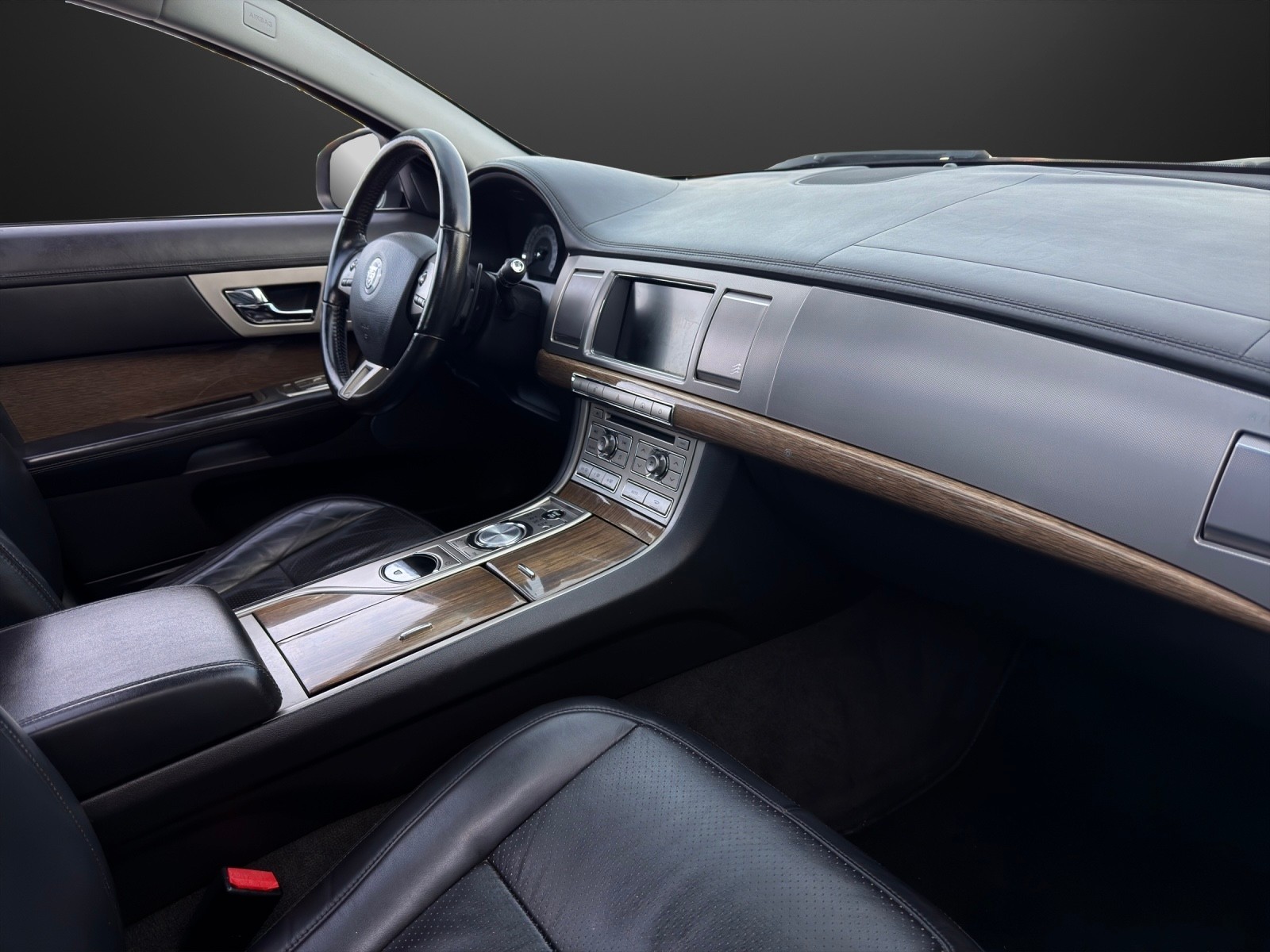 JAGUAR XF 3.0 V6 Luxury-image-9