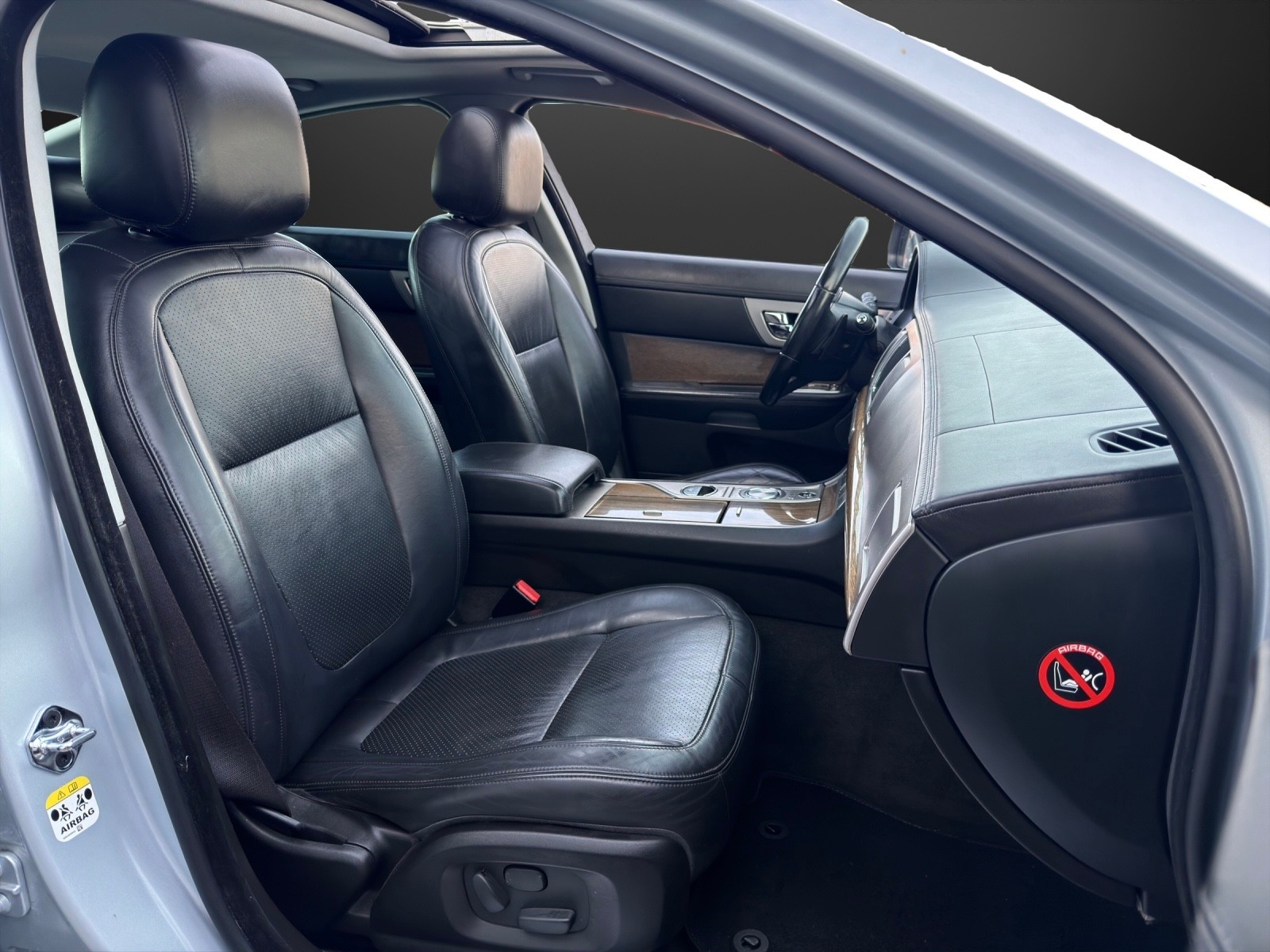 JAGUAR XF 3.0 V6 Luxury-image-8