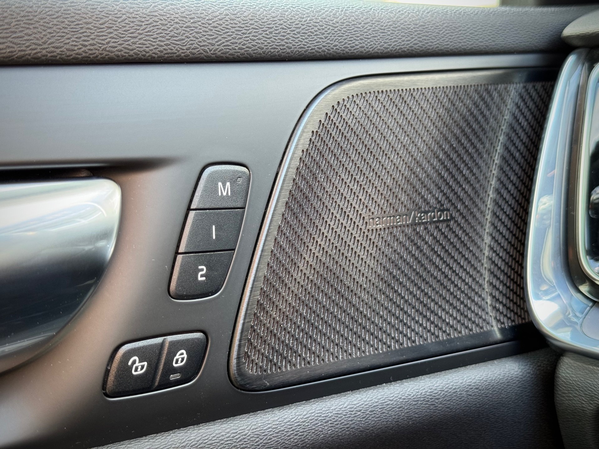 VOLVO V60 D3 Momentum Geartronic - Véhicule Suisse (CH)-image-13