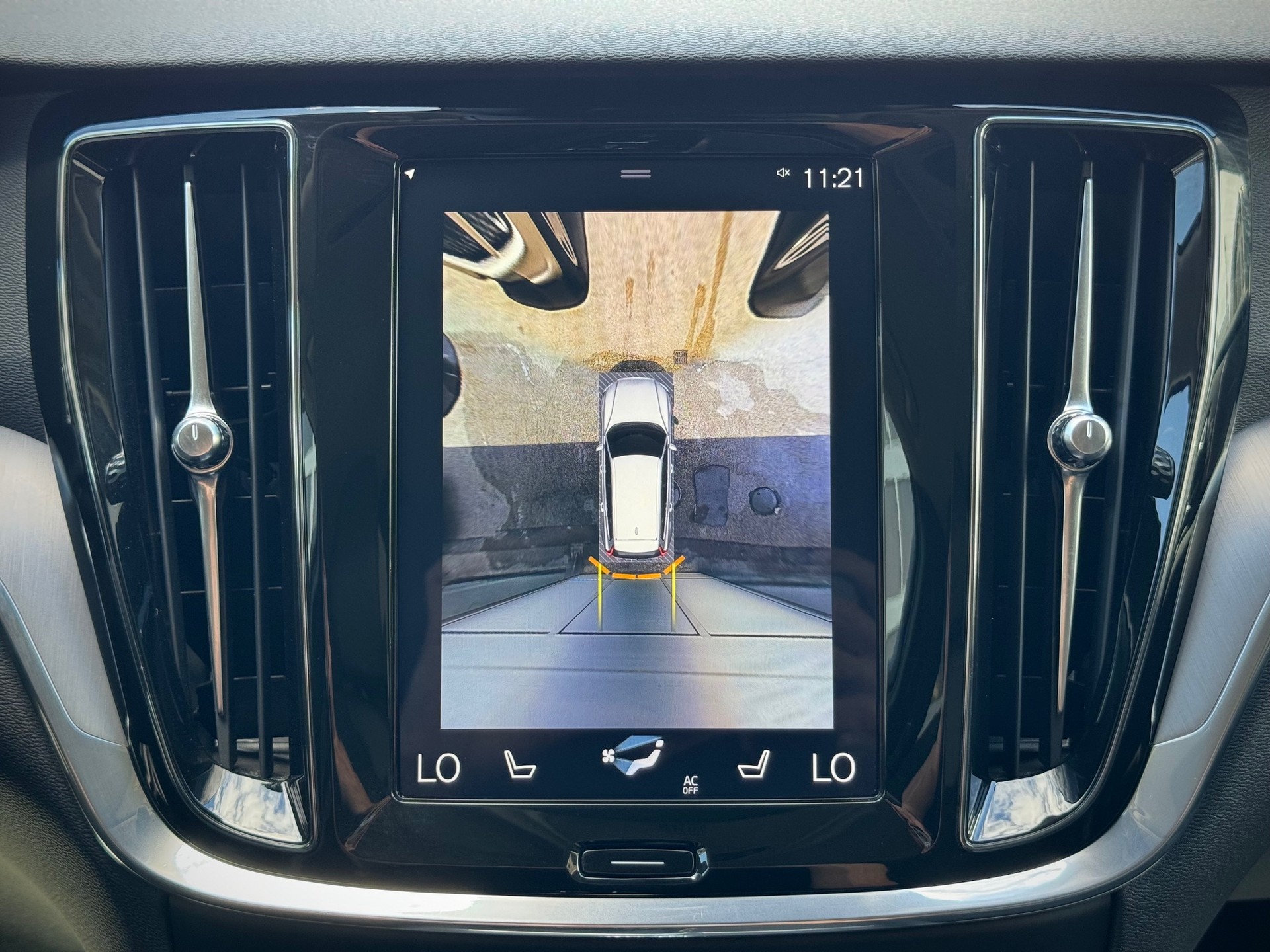 VOLVO V60 D3 Momentum Geartronic - Véhicule Suisse (CH)-image-10