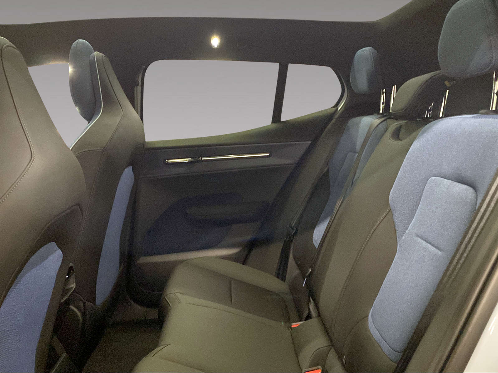 VOLVO EX 30 E60 Twin Ultra Performance AWD-image-10