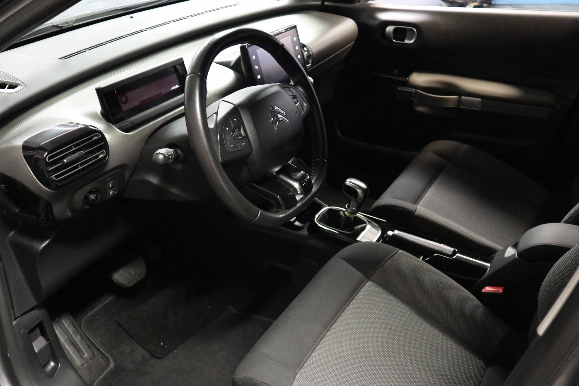 CITROEN C4 CACTUS 1.2 PureTech Feel-image-11