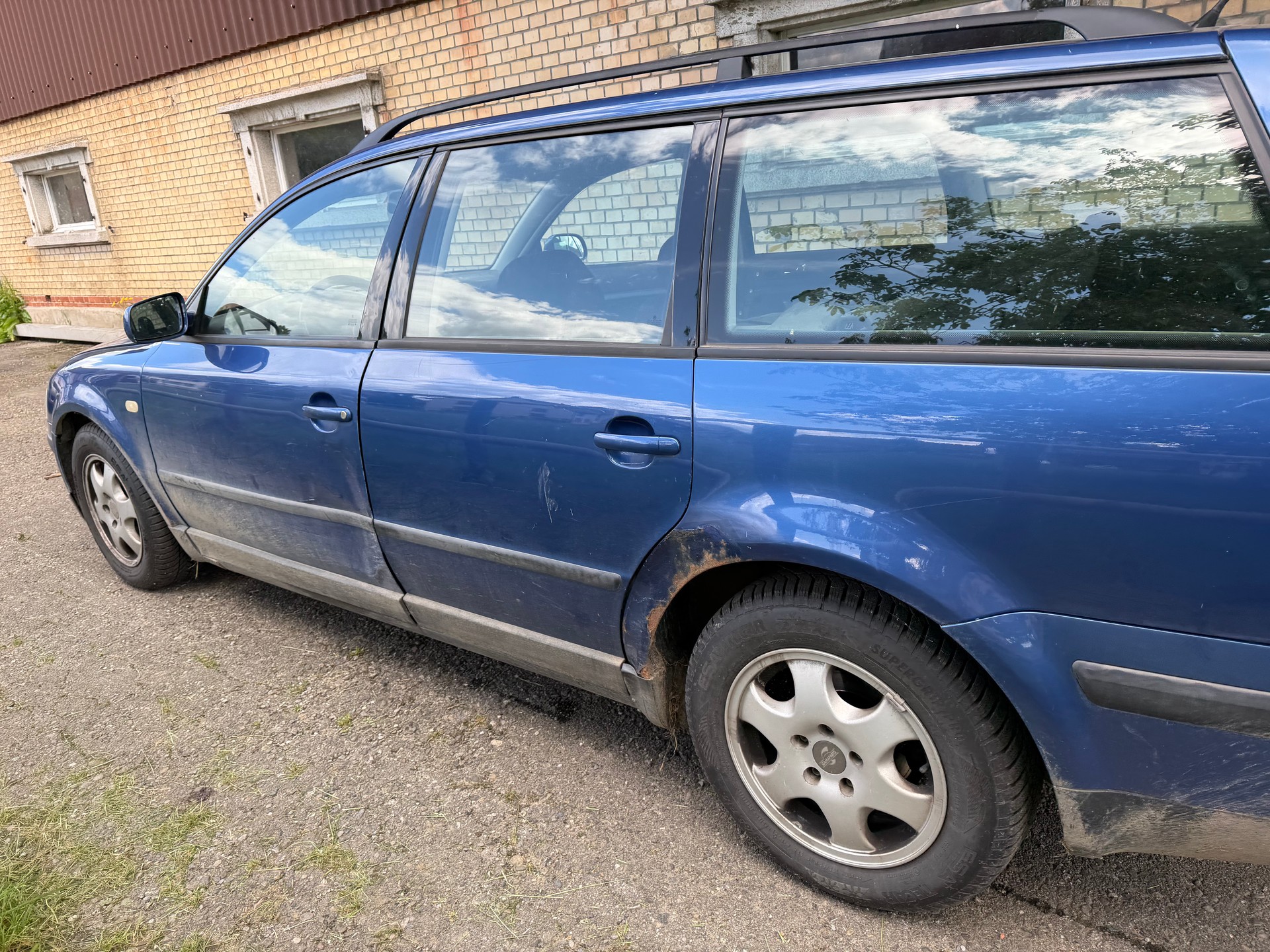 VW PASSAT-image-7