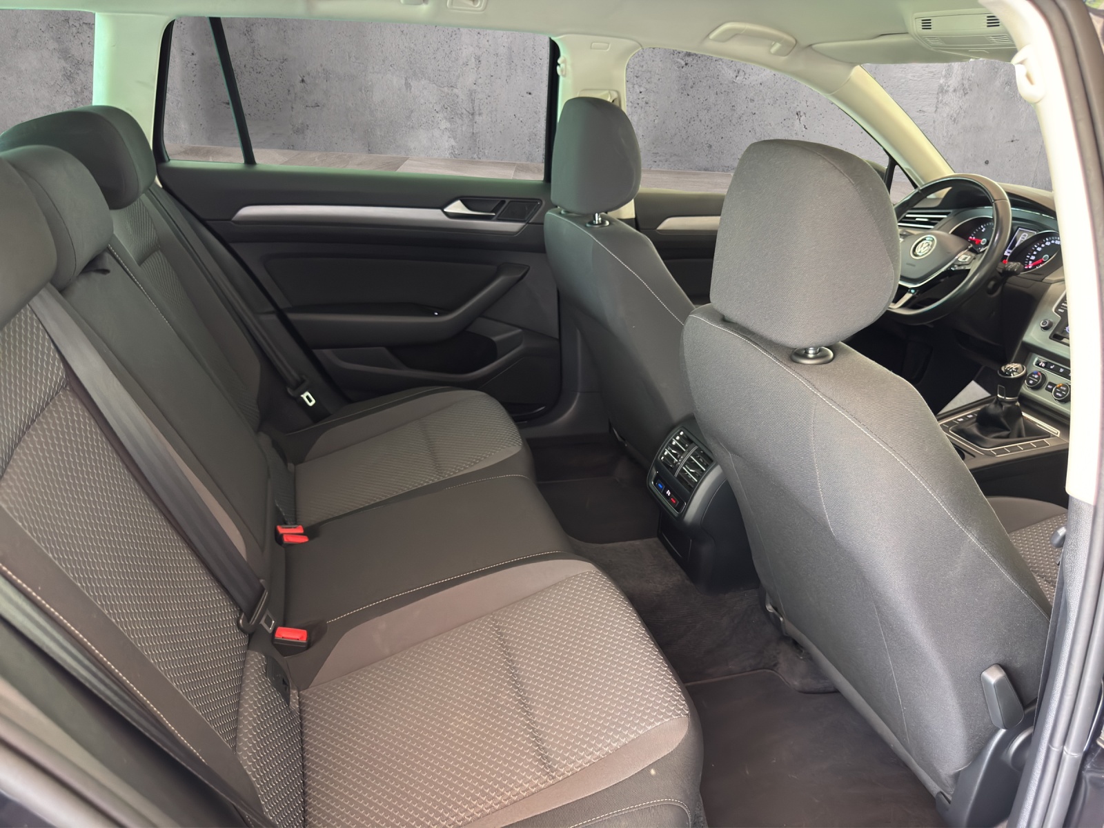 VW Passat Variant 2.0 TDI SCR BMT Trendline 4 Motion-image-14