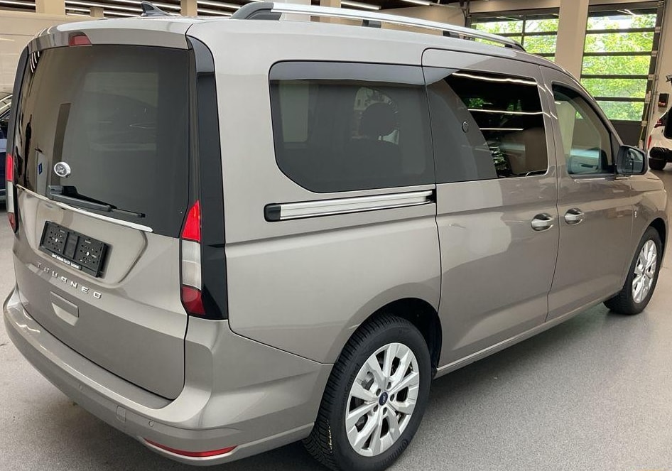 FORD Grand Tourneo Connect 1.5 EcoBoost Titanium Automat-image-2