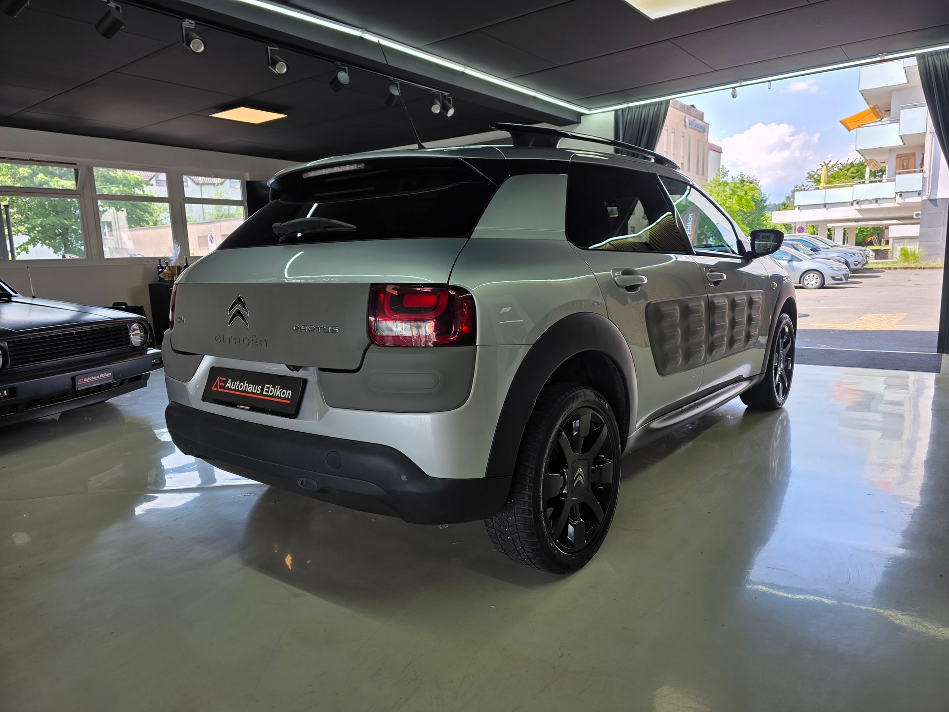 CITROEN C4 Cactus 1.2 VTi Feel Edition-image-6