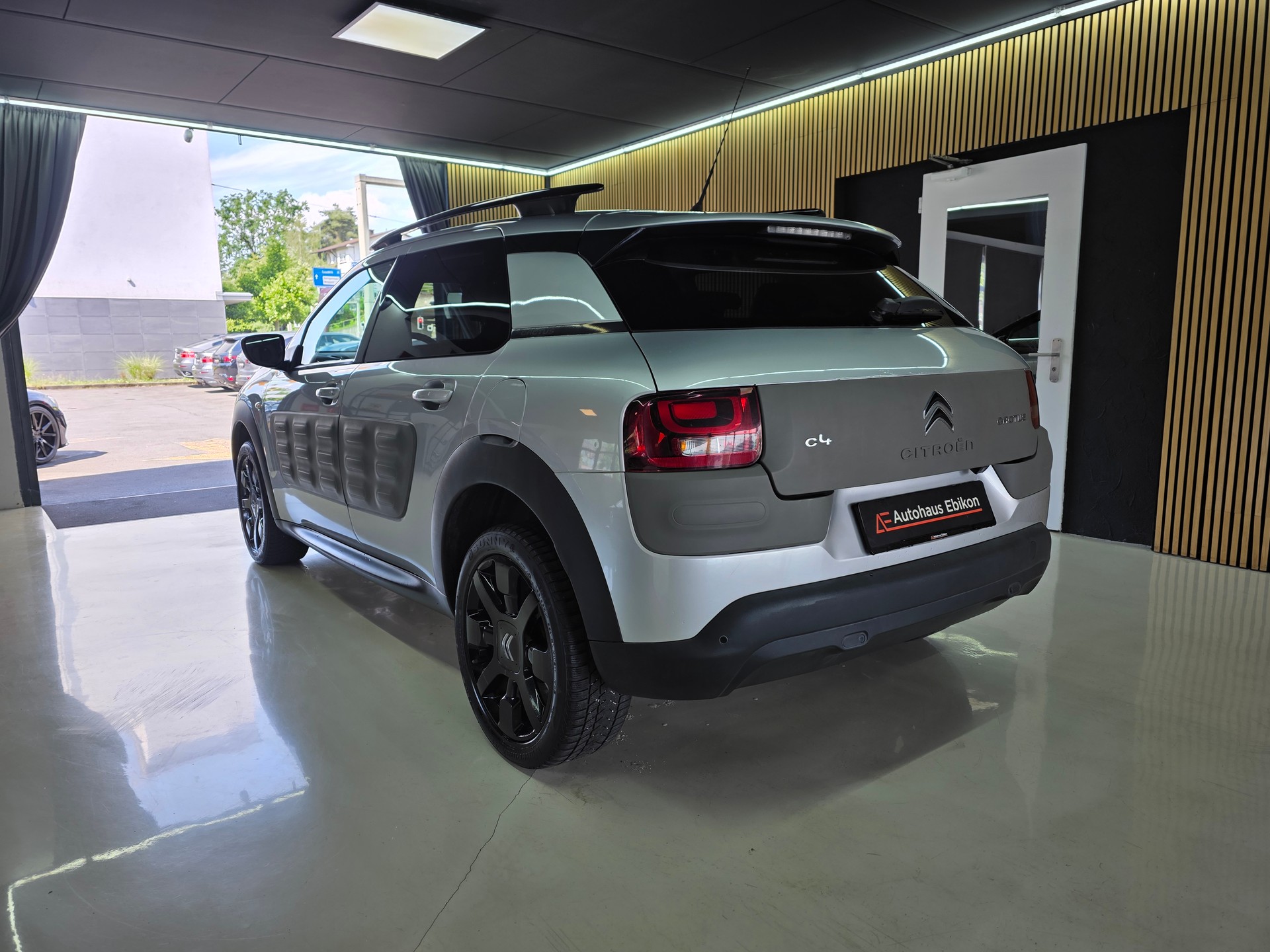 CITROEN C4 Cactus 1.2 VTi Feel Edition-image-4