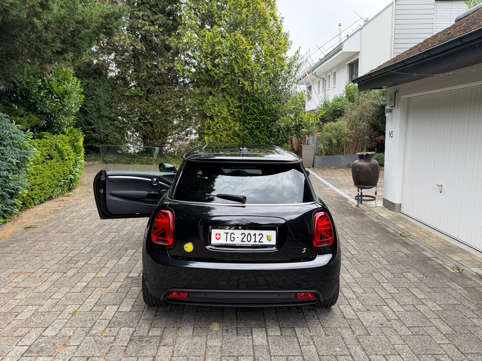 MINI Cooper SE-image-1
