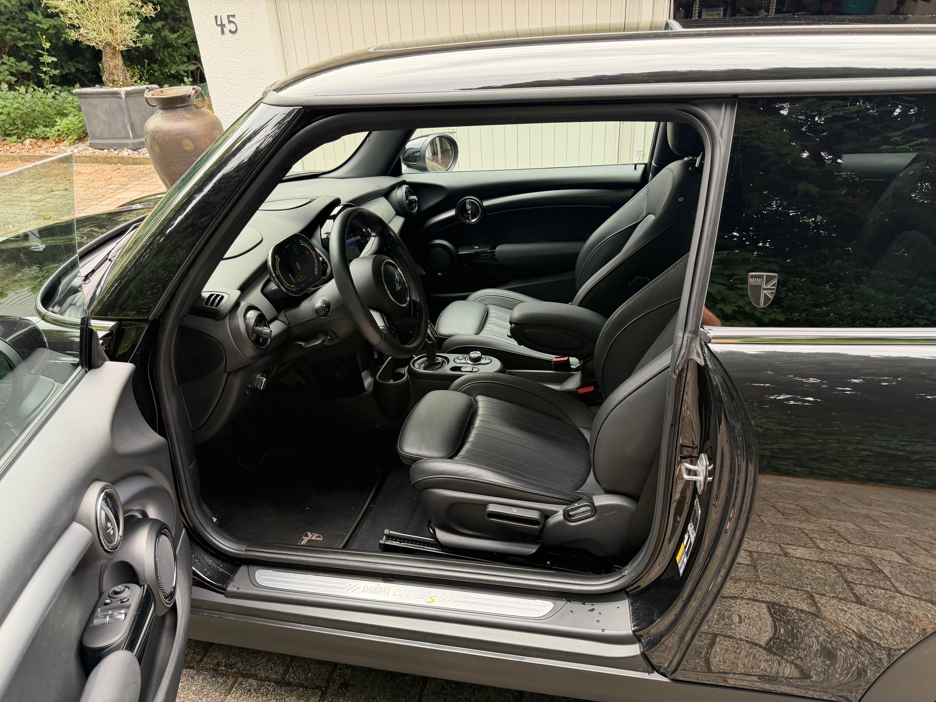 MINI Cooper SE-image-2