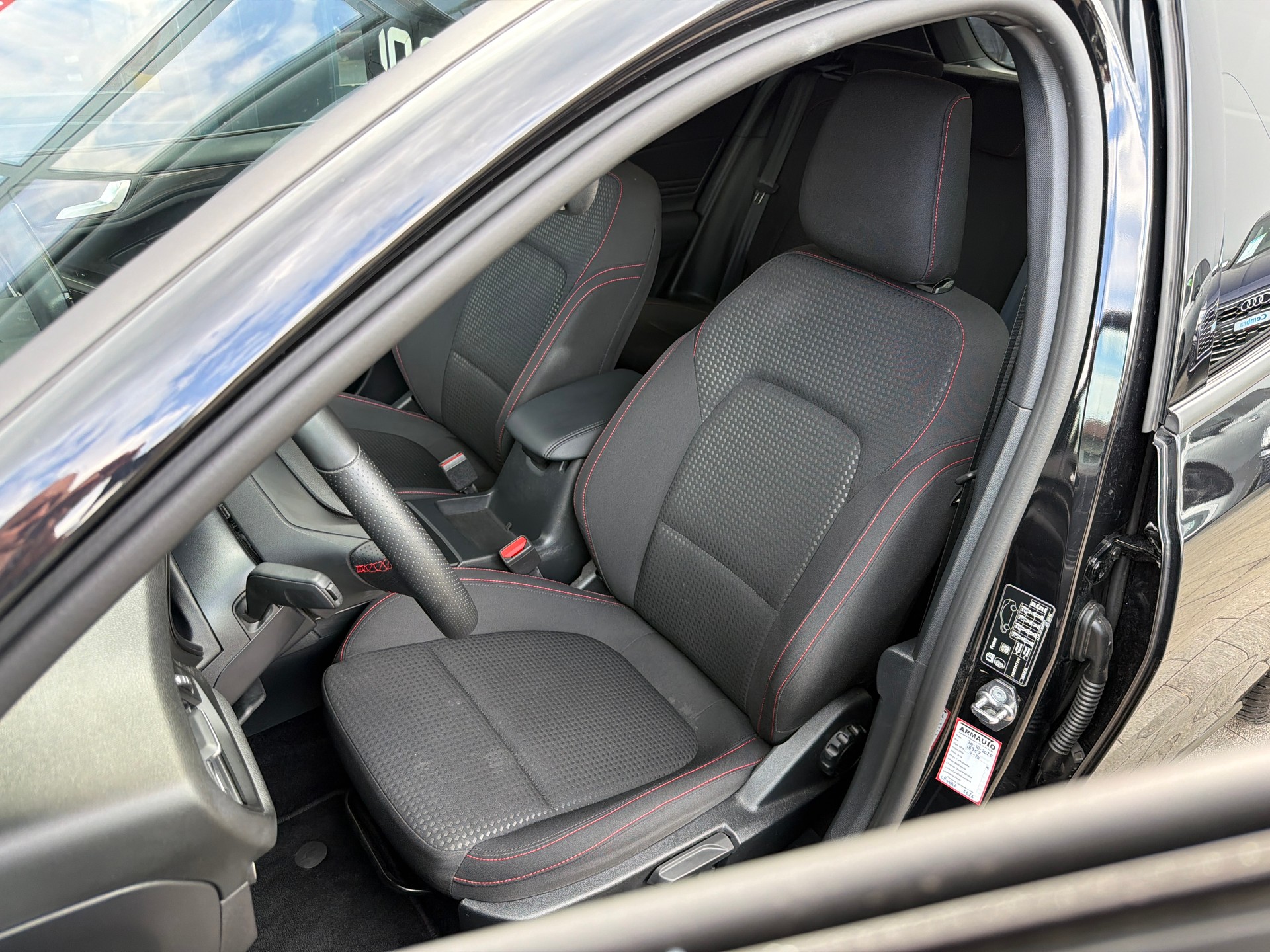 FORD Focus 1.5 TDCi EcoBlue ST-Line Automatic-image-8