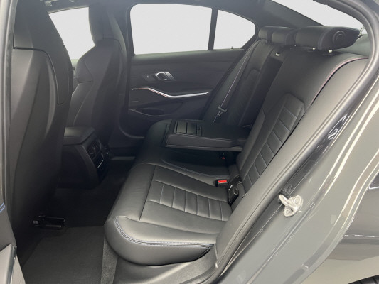 BMW M340i xDrive 48V-image-9