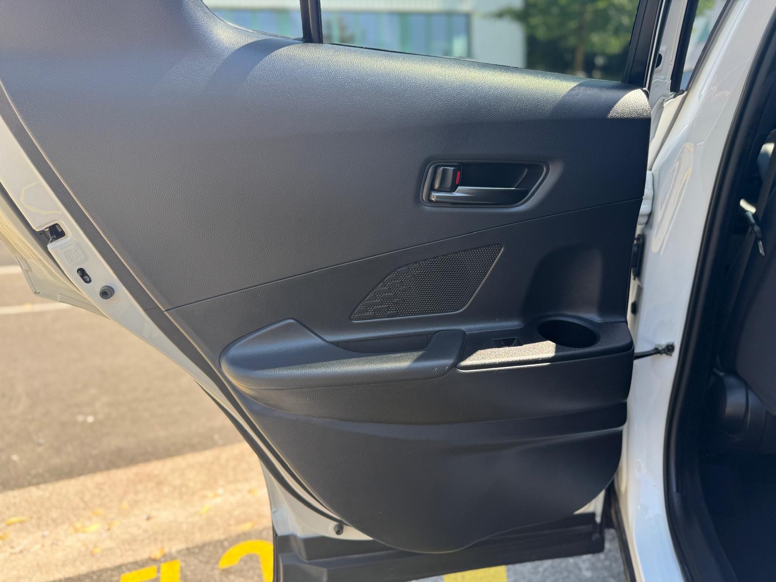 TOYOTA C-HR 2.0 HSD CVT Trend 2WD-image-13