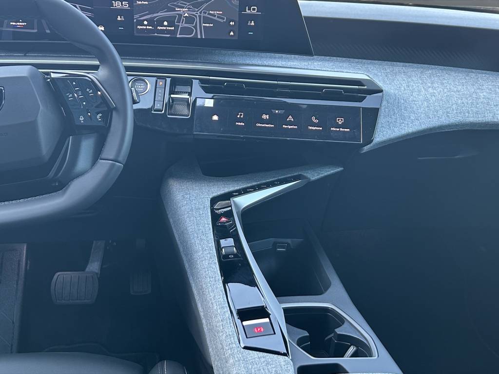 PEUGEOT 5008 195 Plug-in Hybrid e-DCS7 Allure-image-6