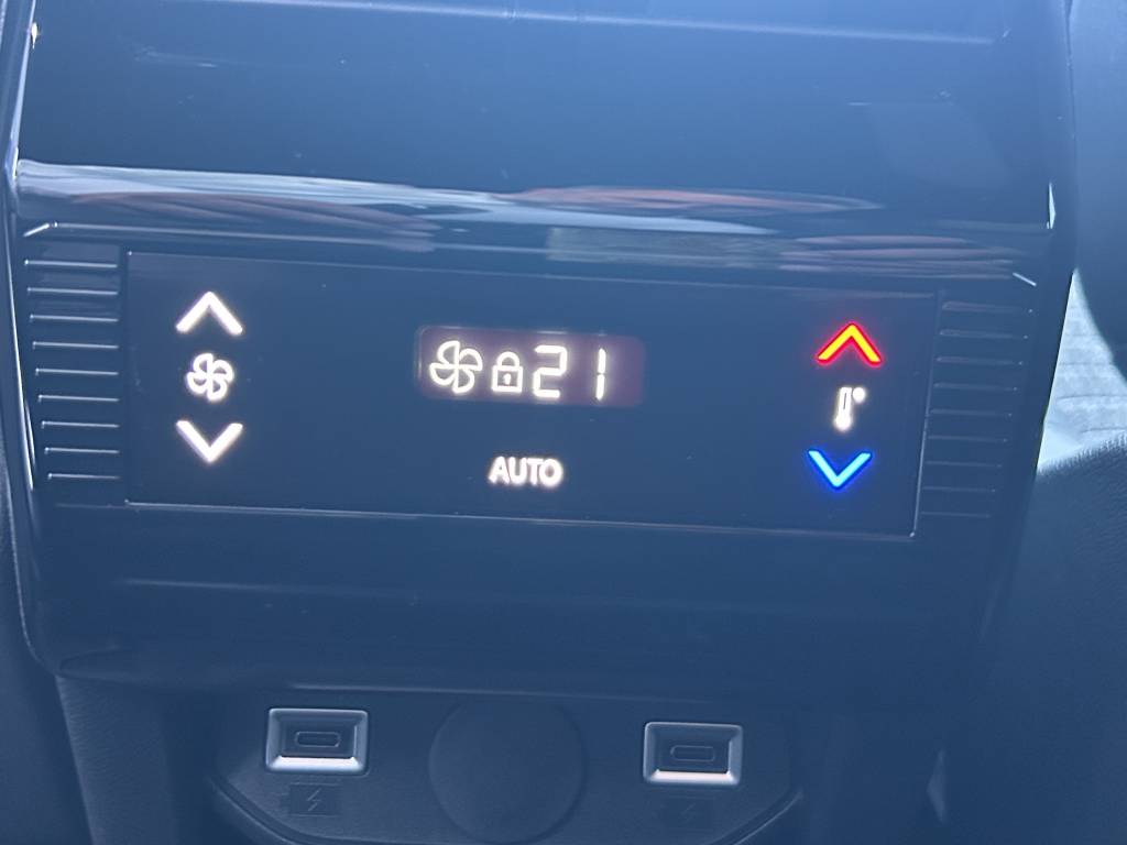 PEUGEOT 5008 195 Plug-in Hybrid e-DCS7 Allure-image-12