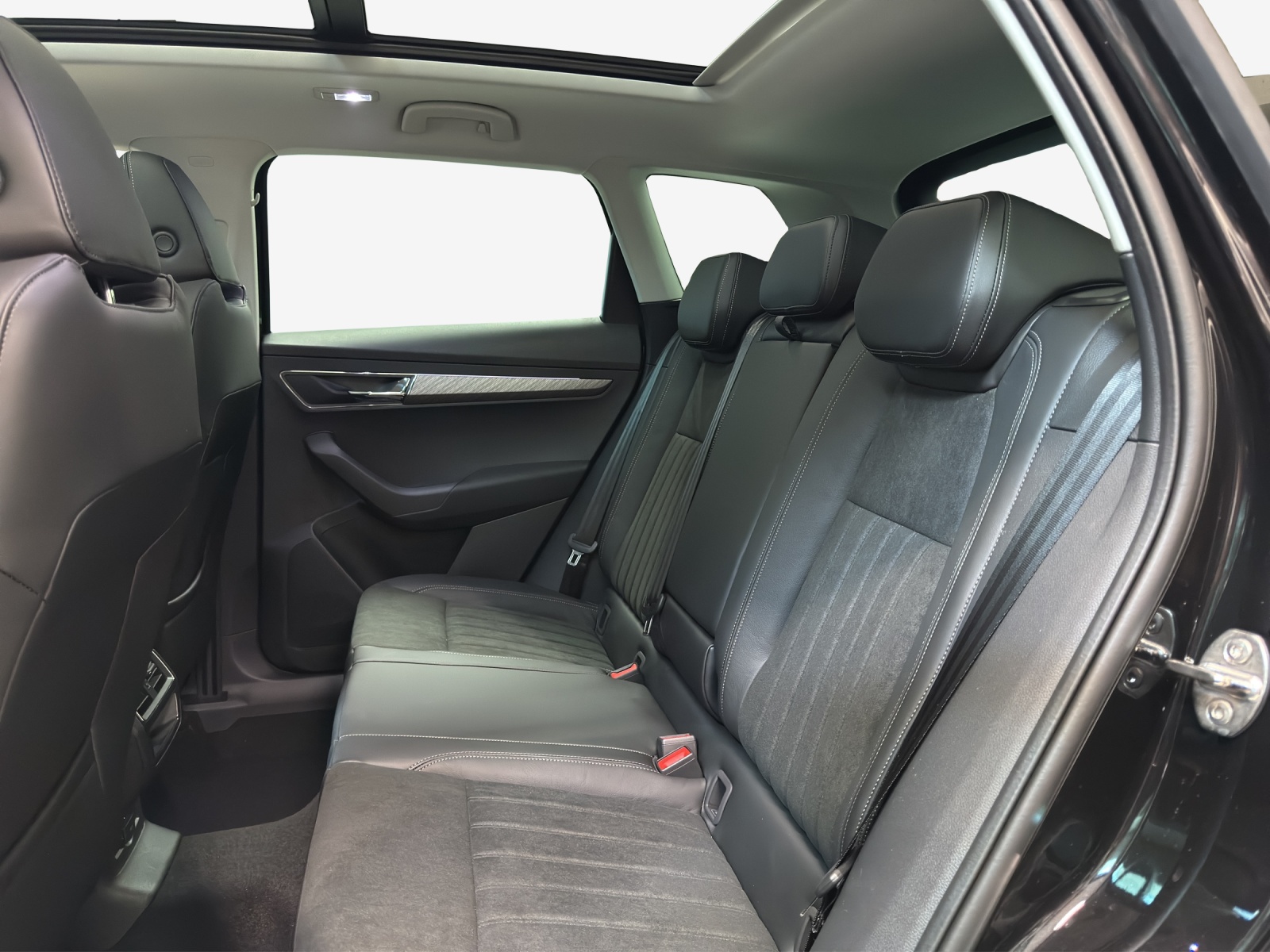 SKODA Karoq 1.5 TSI Dynamic DSG-image-11