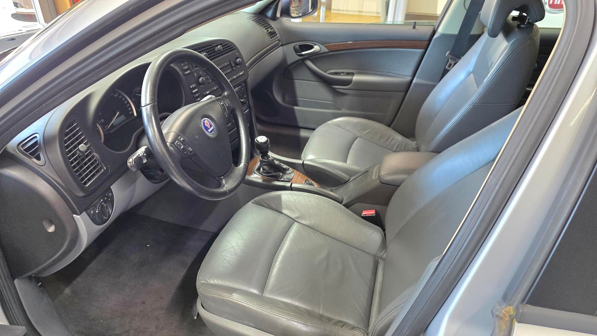 SAAB 9-3 2.0t Linear-image-4