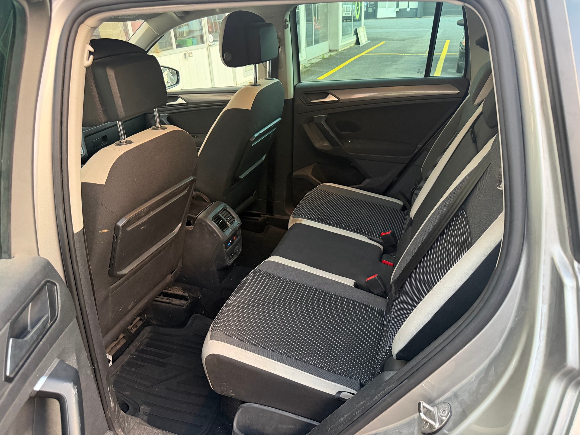 VW Tiguan 2.0 TDI SCR Offroad 4Motion DSG-image-7
