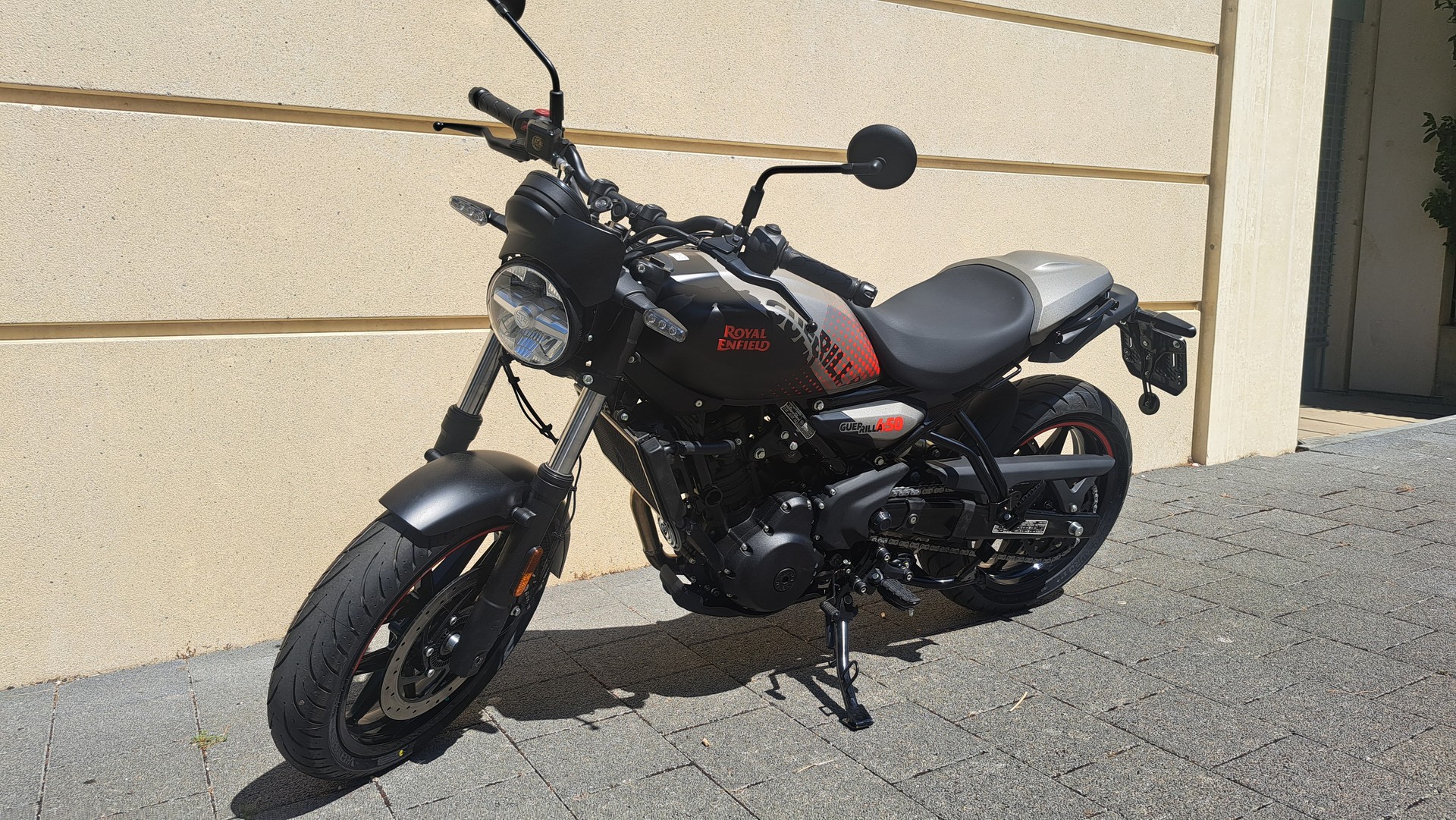 ROYAL ENFIELD Guerrilla 450 Top