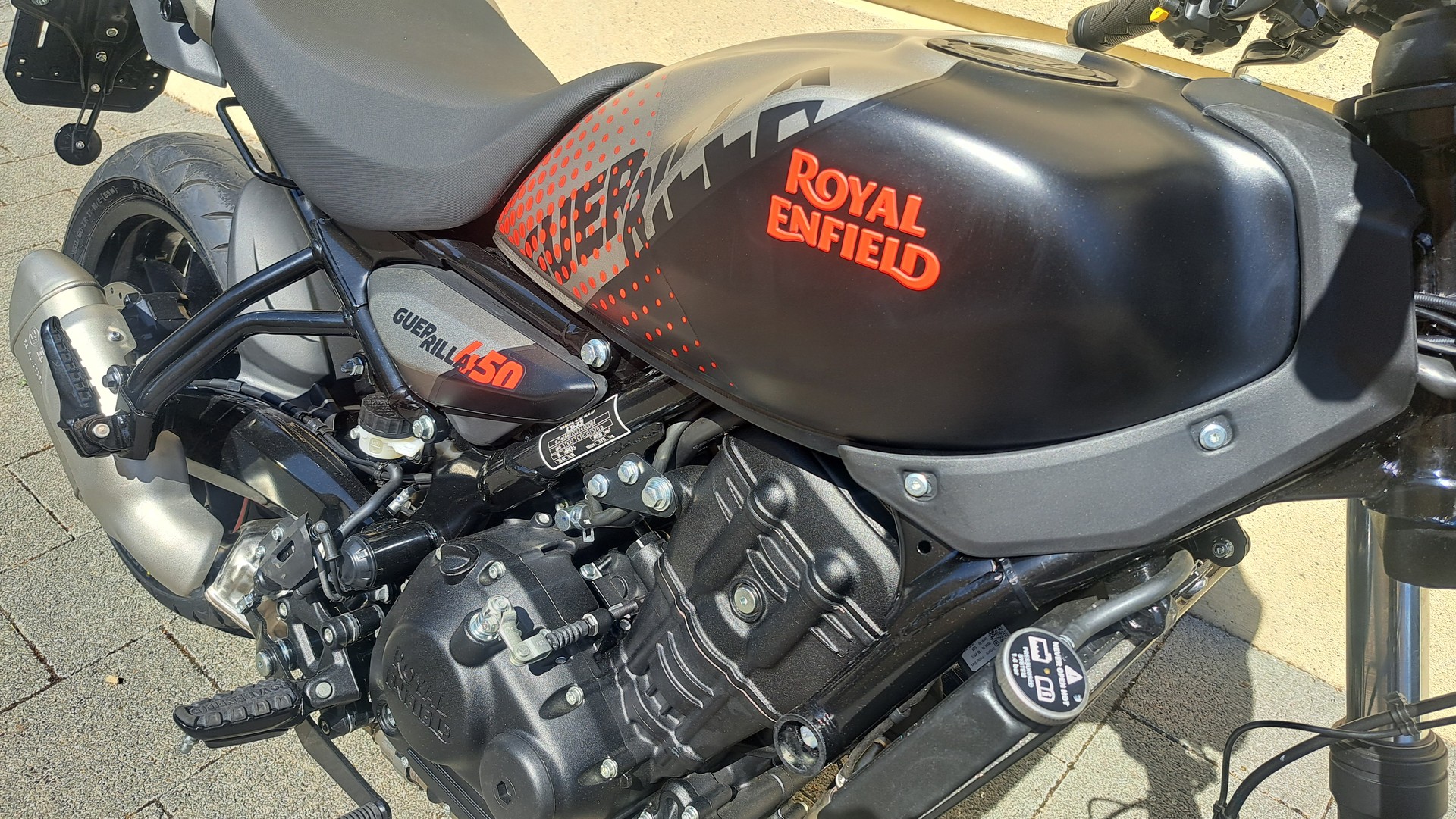ROYAL ENFIELD Guerrilla 450 Top-image-6