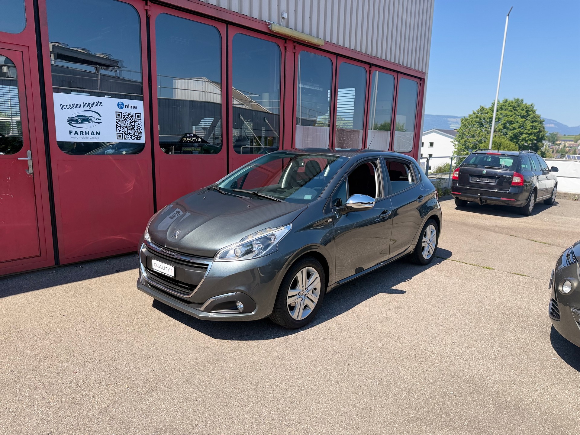 PEUGEOT 208 1.2 PureTech Style-image-1