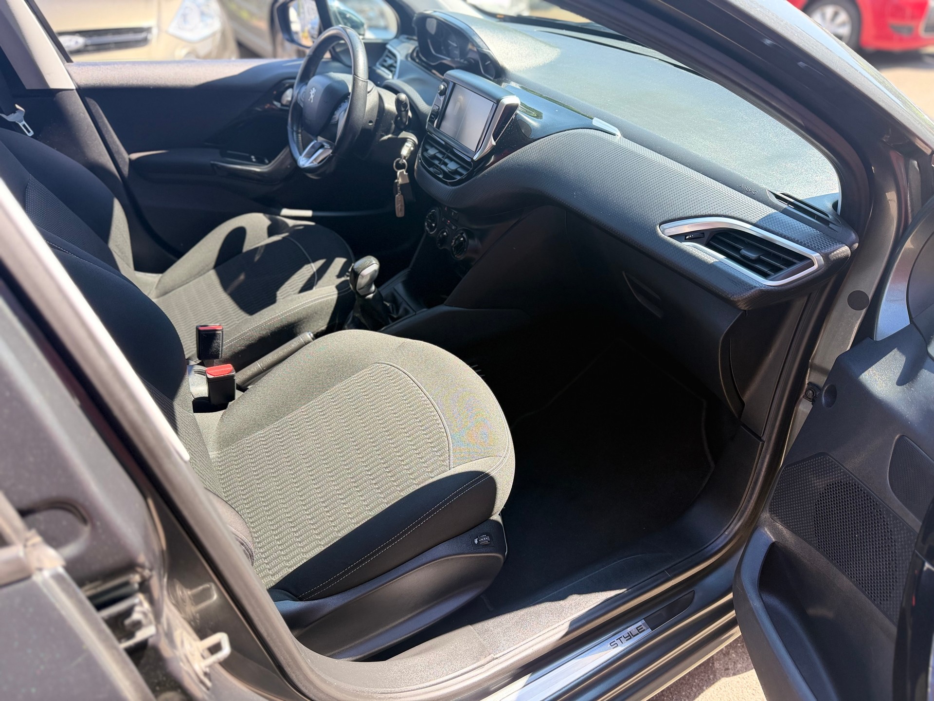 PEUGEOT 208 1.2 PureTech Style-image-7