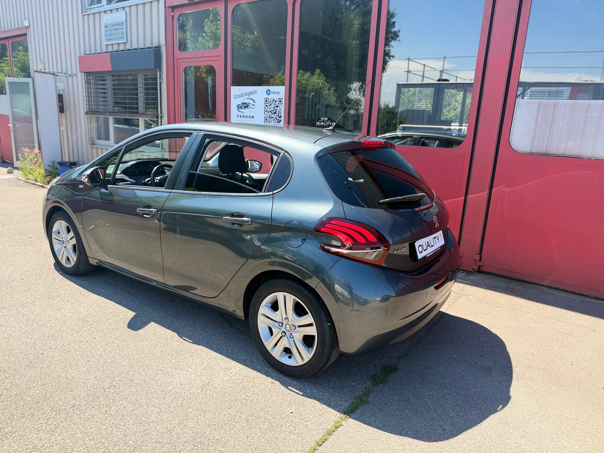 PEUGEOT 208 1.2 PureTech Style-image-3
