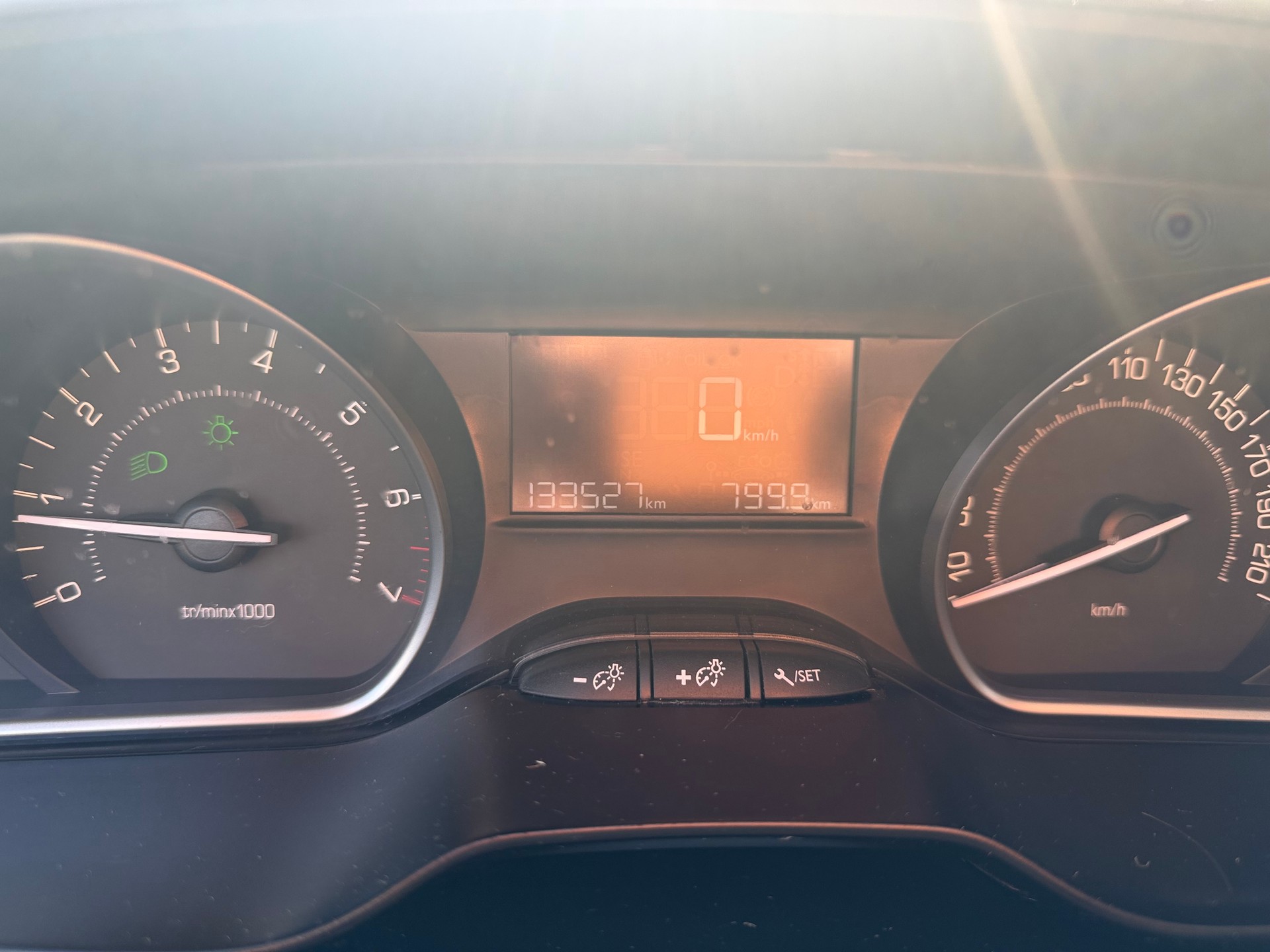 PEUGEOT 208 1.2 PureTech Style-image-9