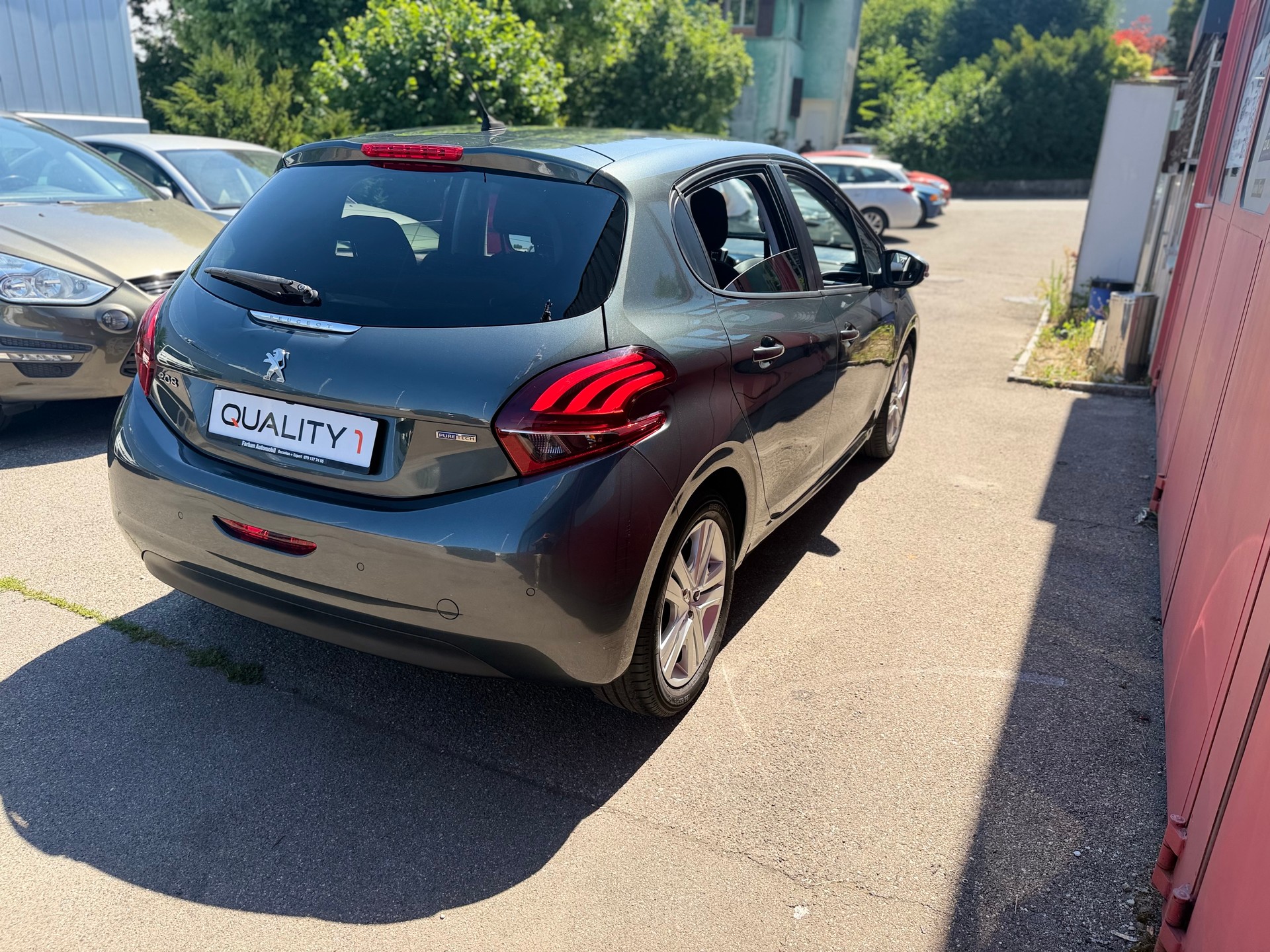 PEUGEOT 208 1.2 PureTech Style-image-4