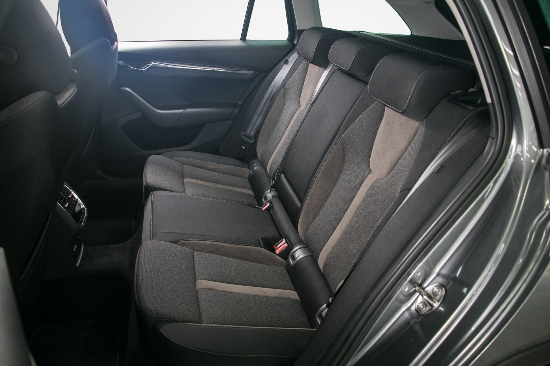 SKODA Octavia Combi 2.0 TSI DSG Scout 4x4-image-13