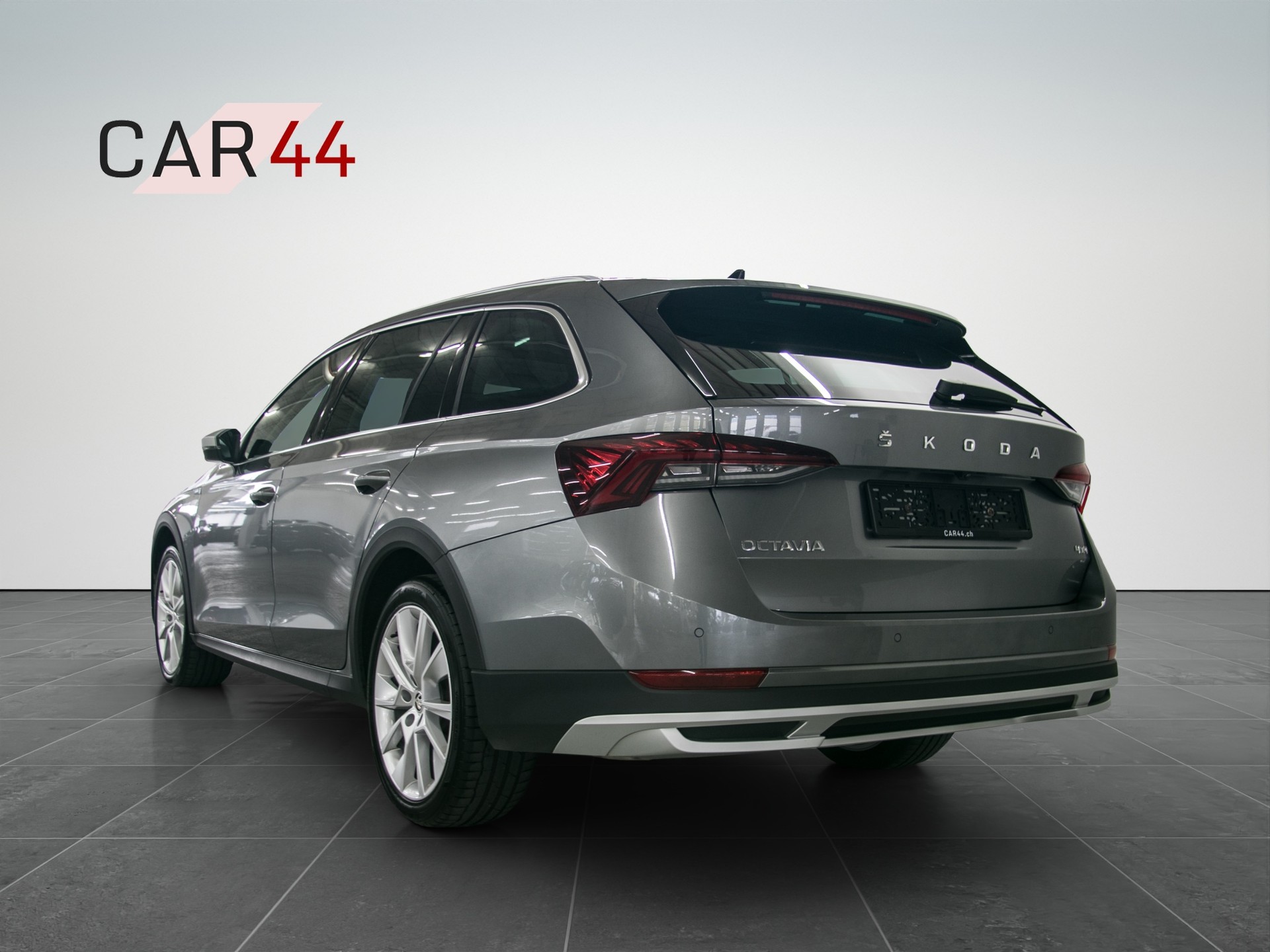 SKODA Octavia Combi 2.0 TSI DSG Scout 4x4-image-2