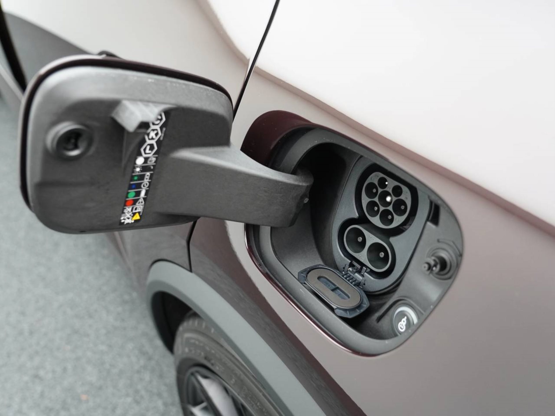 PORSCHE Macan 4-image-17